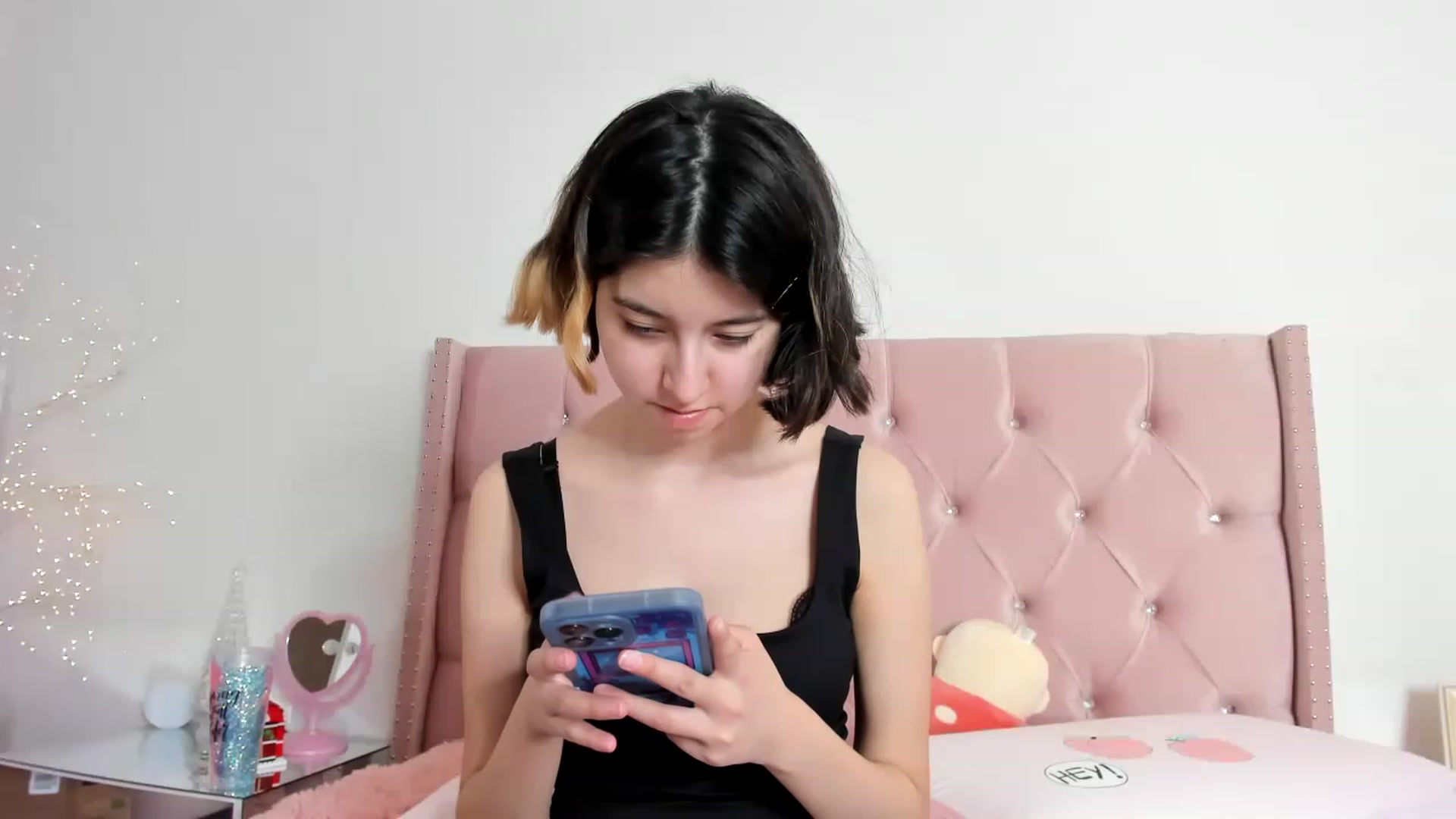 Gallery image thumbnail from Cherrycute666's myfreecams stream on, 12/29/2022, 16:49 image 17 of 20