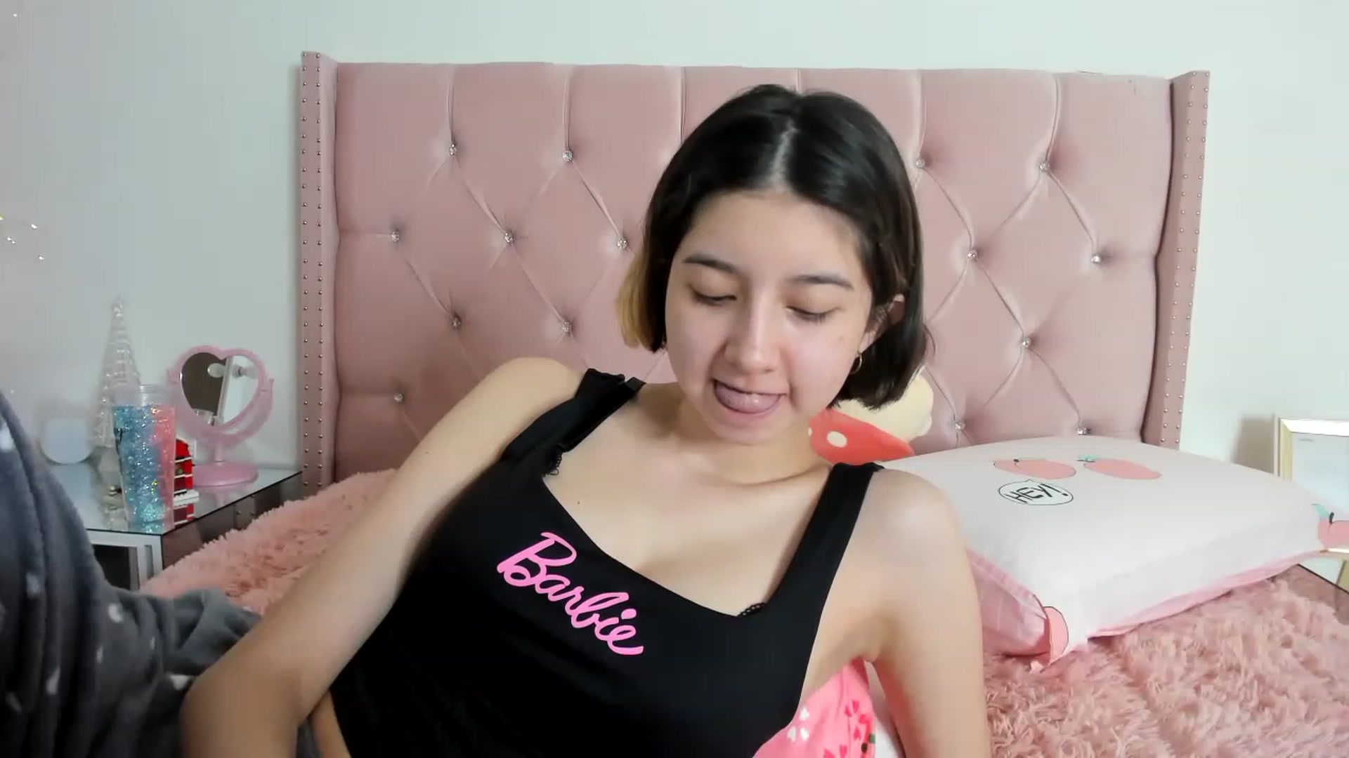 Gallery image thumbnail from Cherrycute666's myfreecams stream on, 12/29/2022, 21:09 image 2 of 20