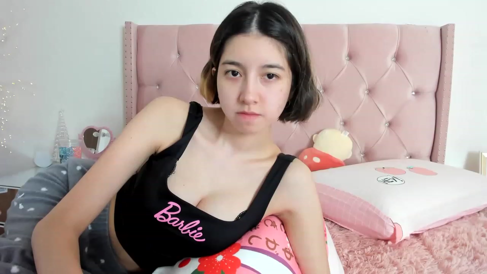 Gallery image thumbnail from Cherrycute666's myfreecams stream on, 12/29/2022, 21:09 image 15 of 20