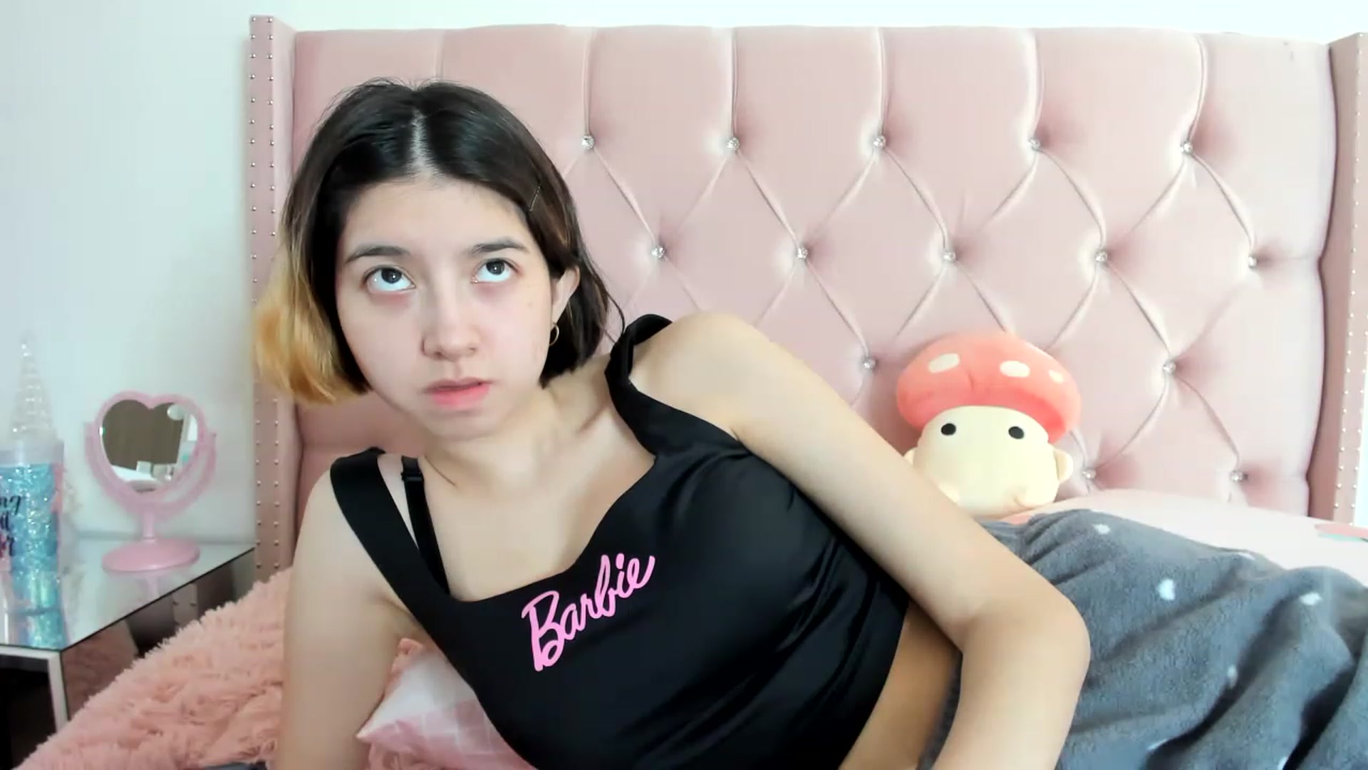 Gallery image thumbnail from Cherrycute666's myfreecams stream on, 12/29/2022, 23:17 image 6 of 20