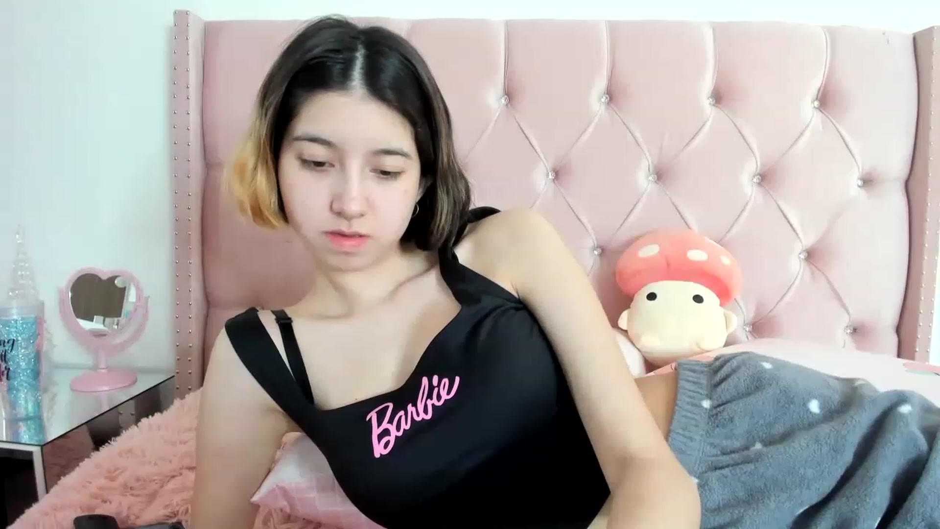 Gallery image thumbnail from Cherrycute666's myfreecams stream on, 12/29/2022, 23:17 image 5 of 20