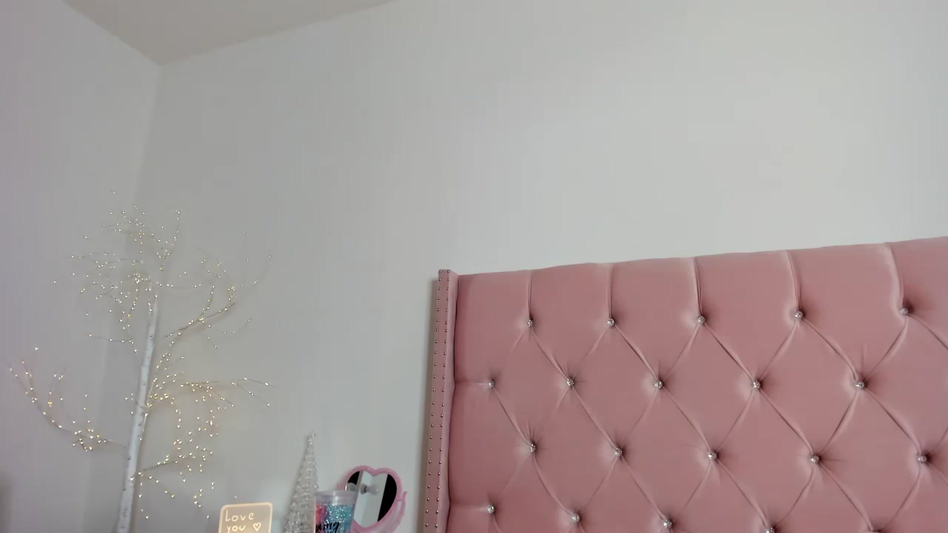 Gallery image thumbnail from Cherrycute666's myfreecams stream on, 12/30/2022, 09:28 image 6 of 20