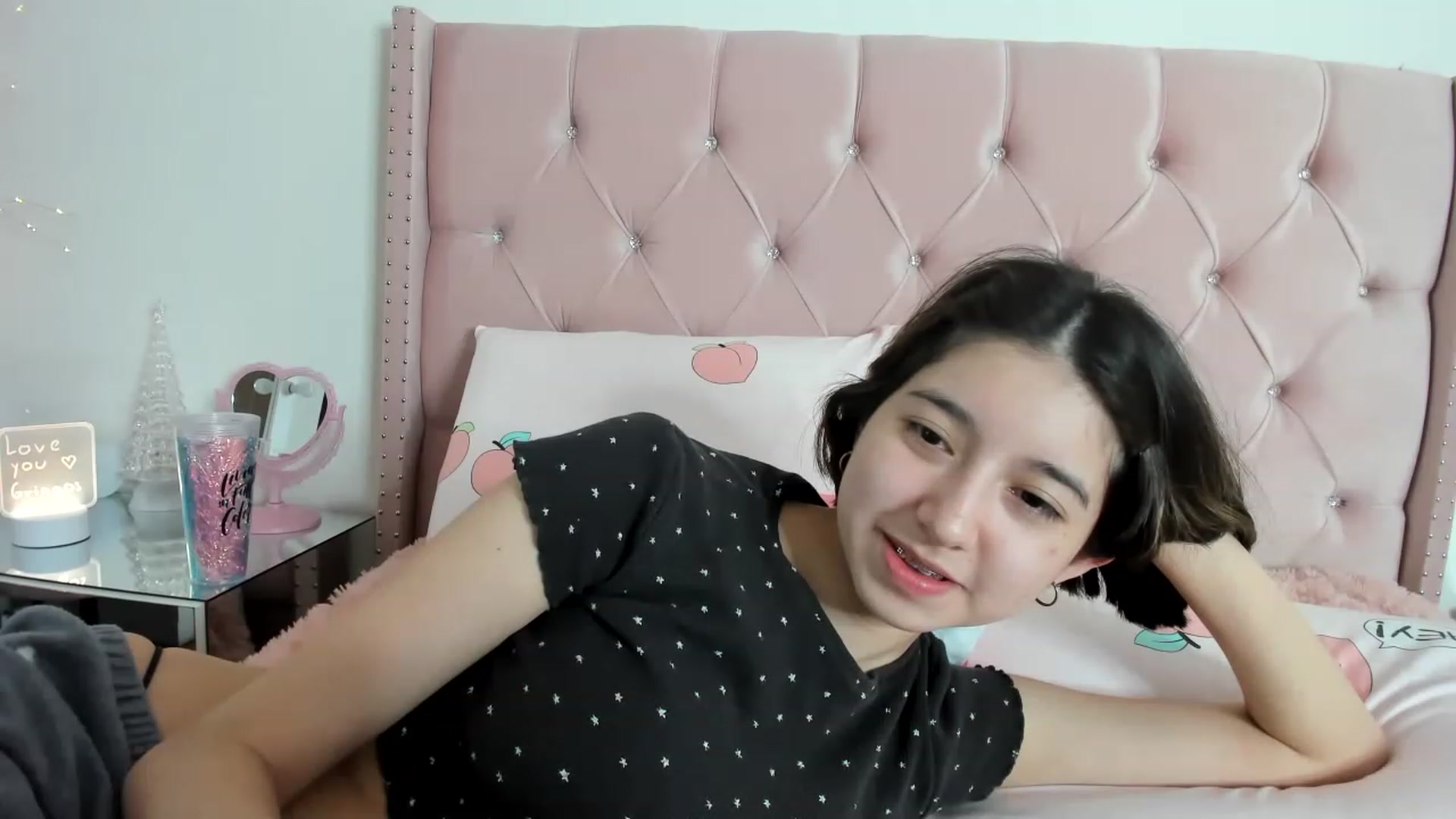 Gallery image thumbnail from Cherrycute666's myfreecams stream on, 12/30/2022, 15:28 image 13 of 20