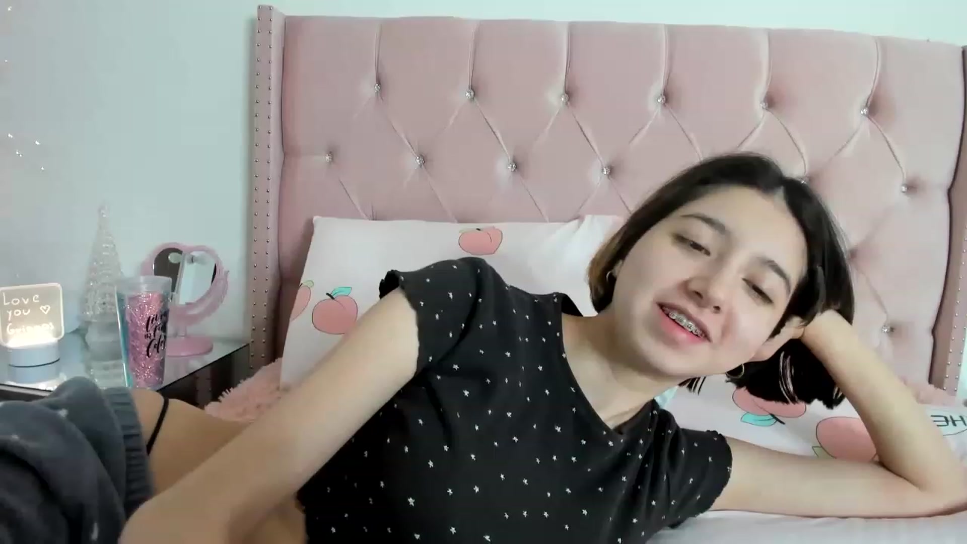 Gallery image thumbnail from Cherrycute666's myfreecams stream on, 12/30/2022, 15:28 image 6 of 20