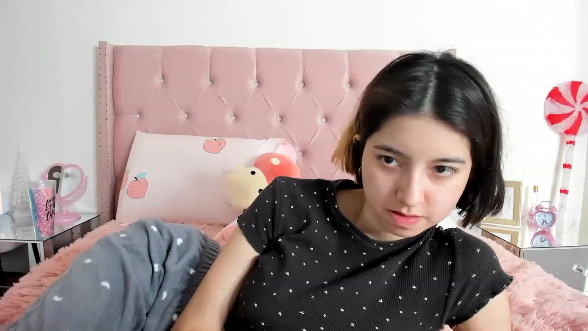 Gallery image thumbnail from Cherrycute666's myfreecams stream on, 12/30/2022, 17:21 image 3 of 20