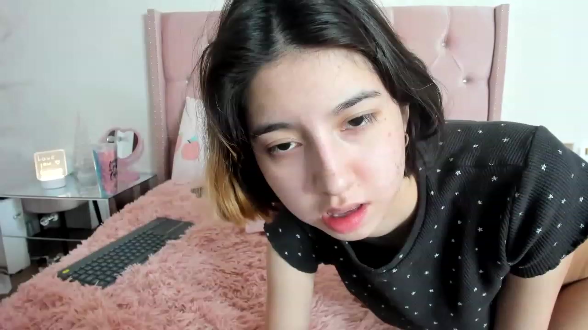 Gallery image thumbnail from Cherrycute666's myfreecams stream on, 12/30/2022, 17:21 image 12 of 20