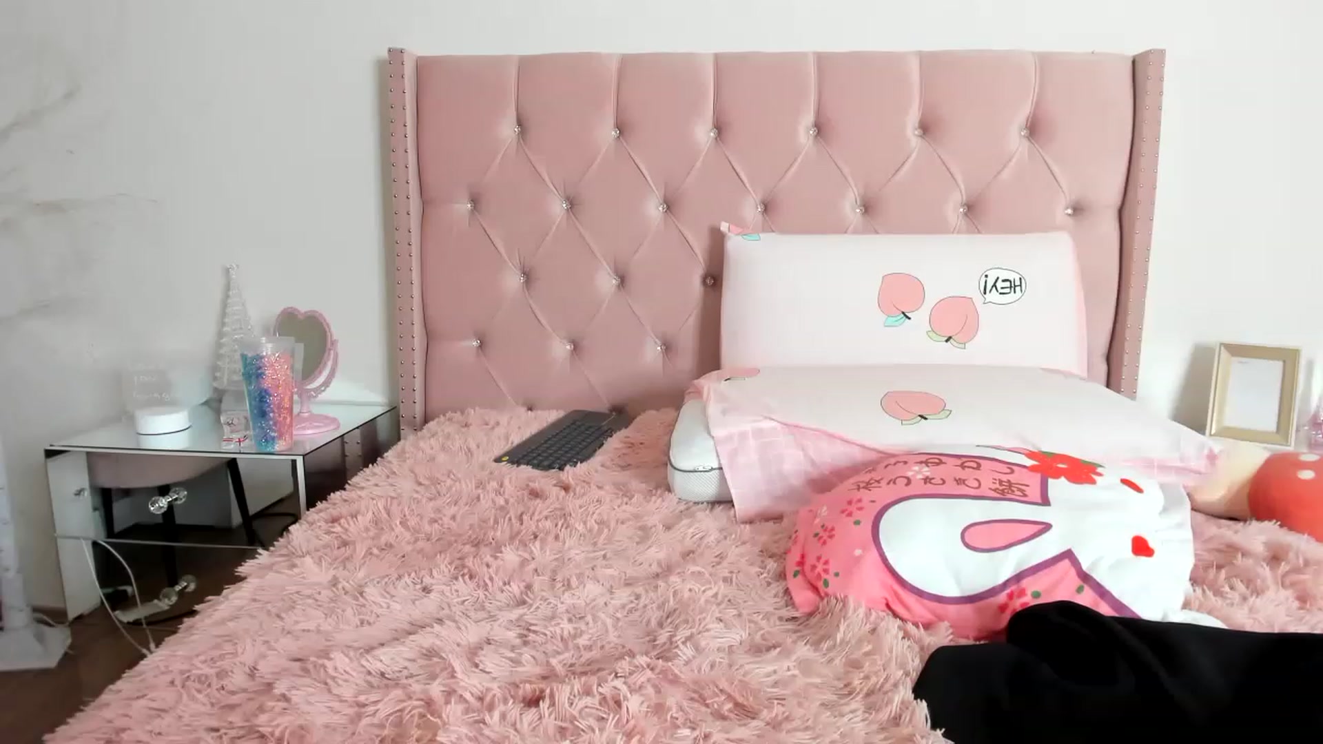 Gallery image thumbnail from Cherrycute666's myfreecams stream on, 01/01/2023, 16:58 image 4 of 20