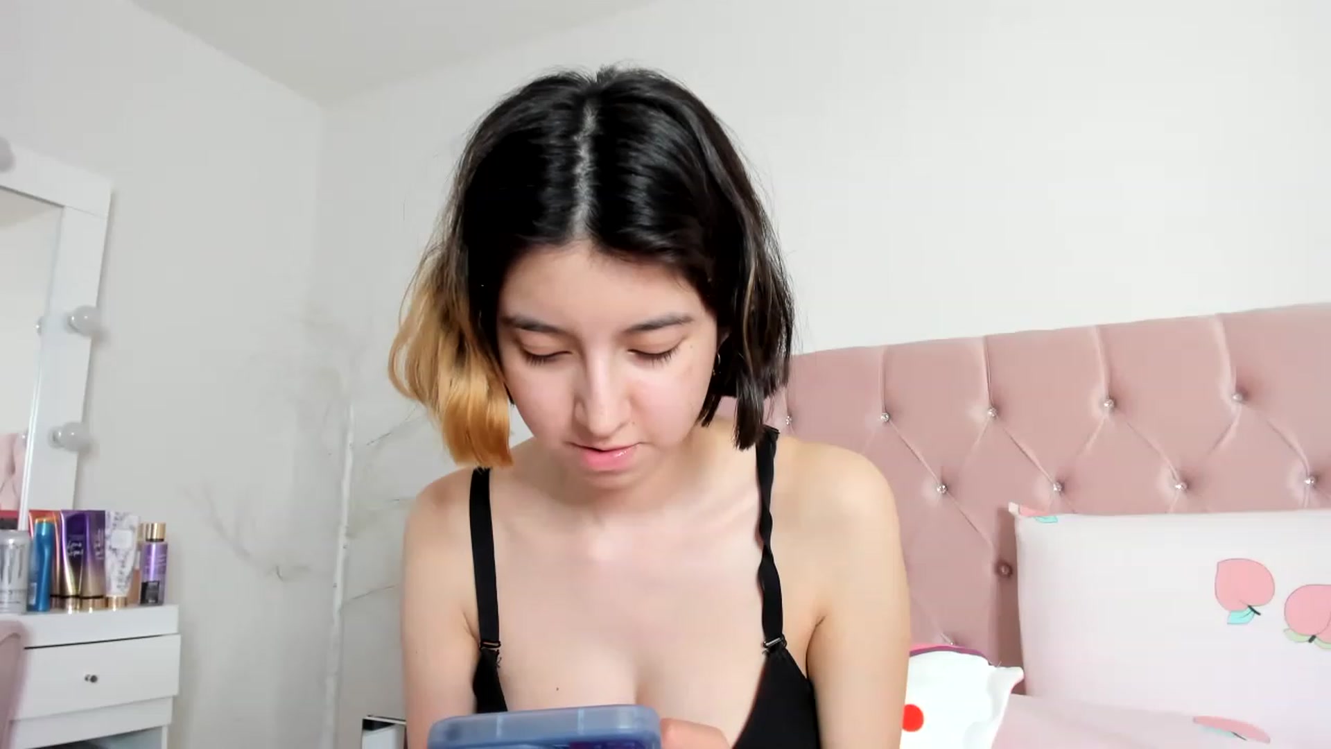 Gallery image thumbnail from Cherrycute666's myfreecams stream on, 01/01/2023, 16:58 image 14 of 20