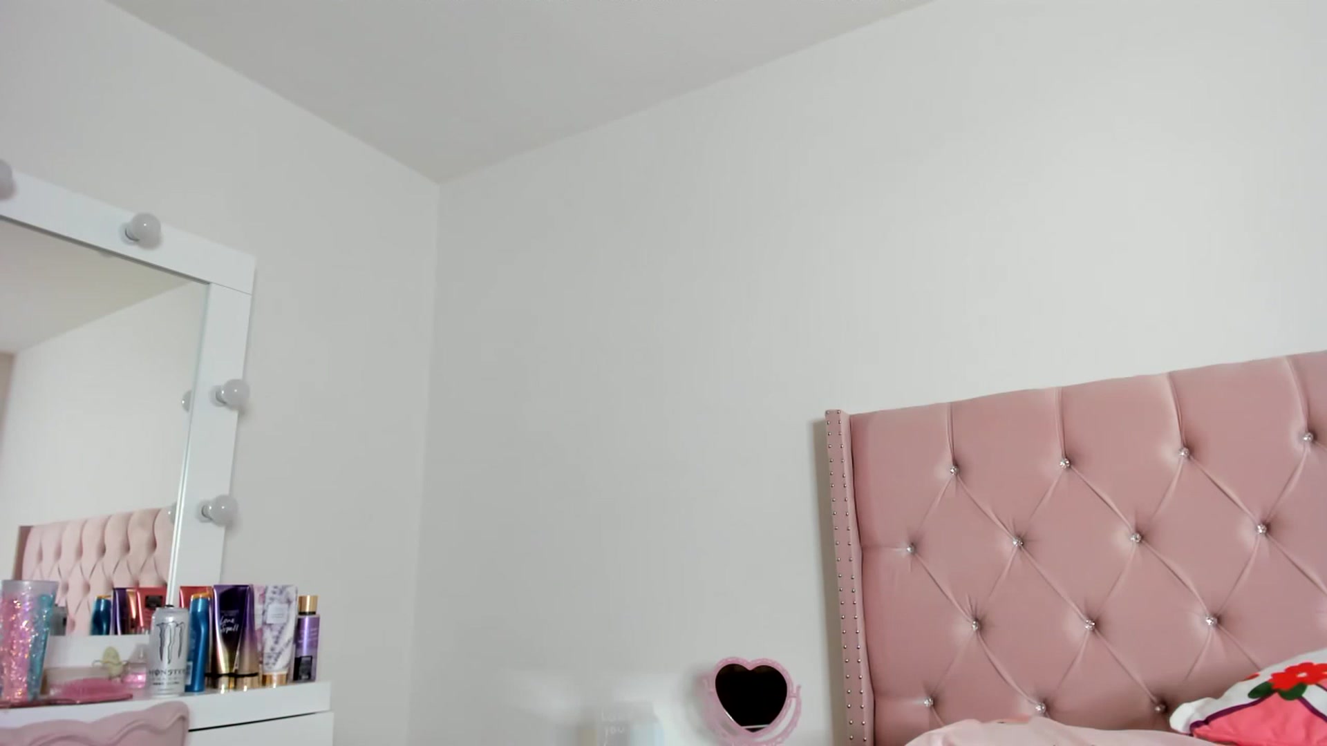 Gallery image thumbnail from Cherrycute666's myfreecams stream on, 01/02/2023, 01:55 image 13 of 20