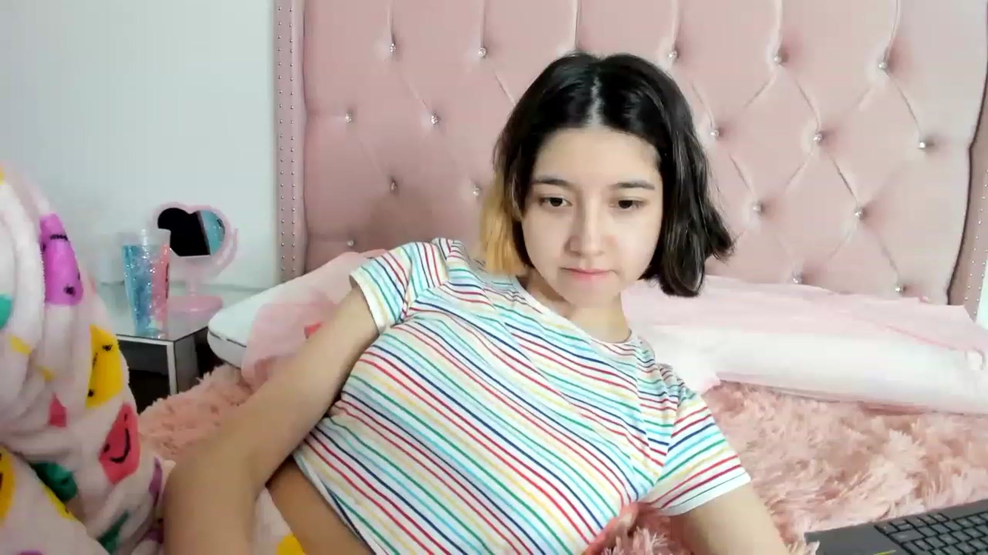 Gallery image thumbnail from Cherrycute666's myfreecams stream on, 01/02/2023, 07:08 image 18 of 20