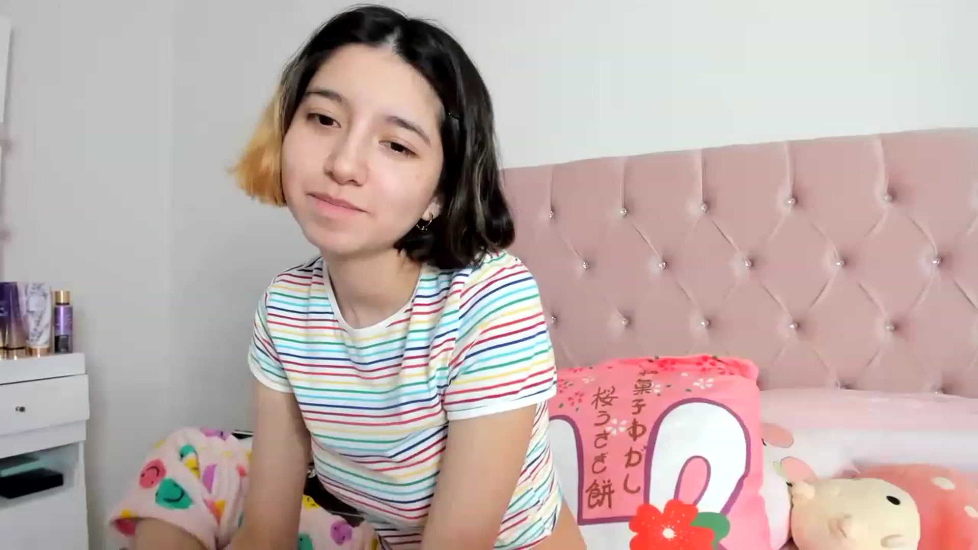 Gallery image thumbnail from Cherrycute666's myfreecams stream on, 01/02/2023, 07:08 image 17 of 20