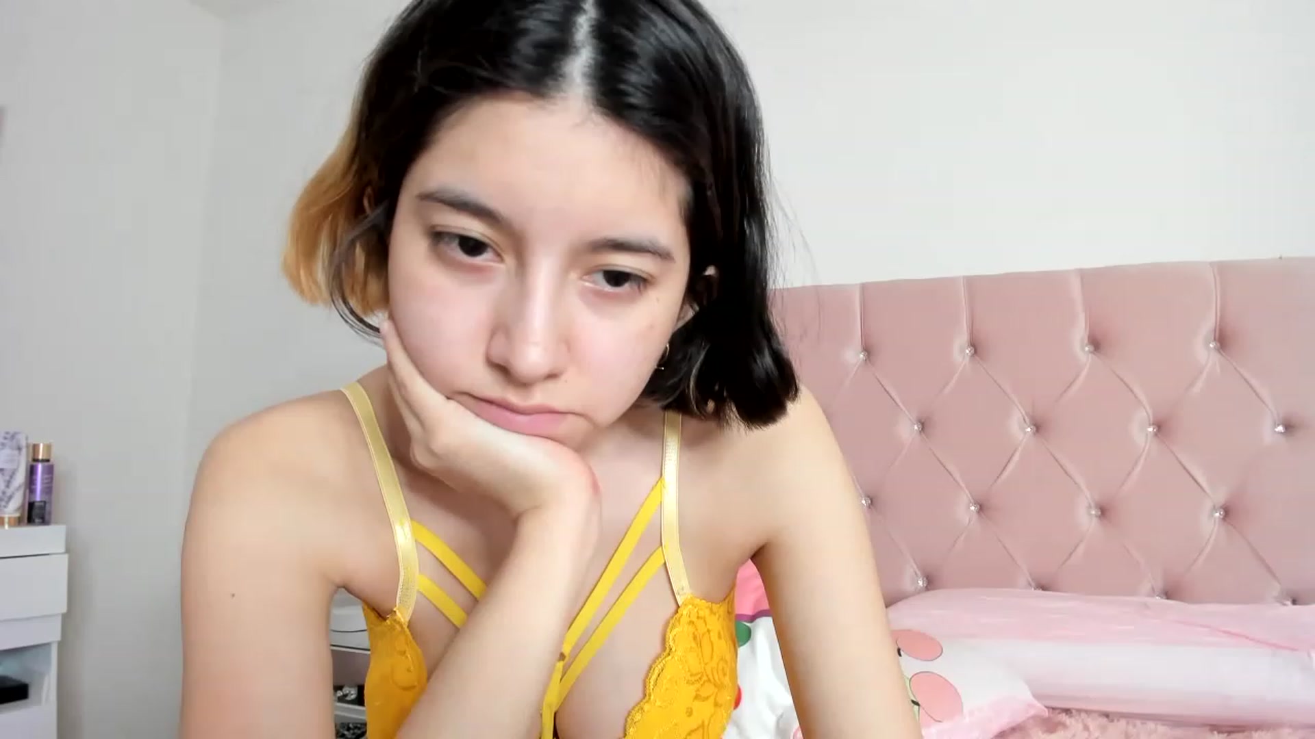 Gallery image thumbnail from Cherrycute666's myfreecams stream on, 01/02/2023, 07:08 image 6 of 20