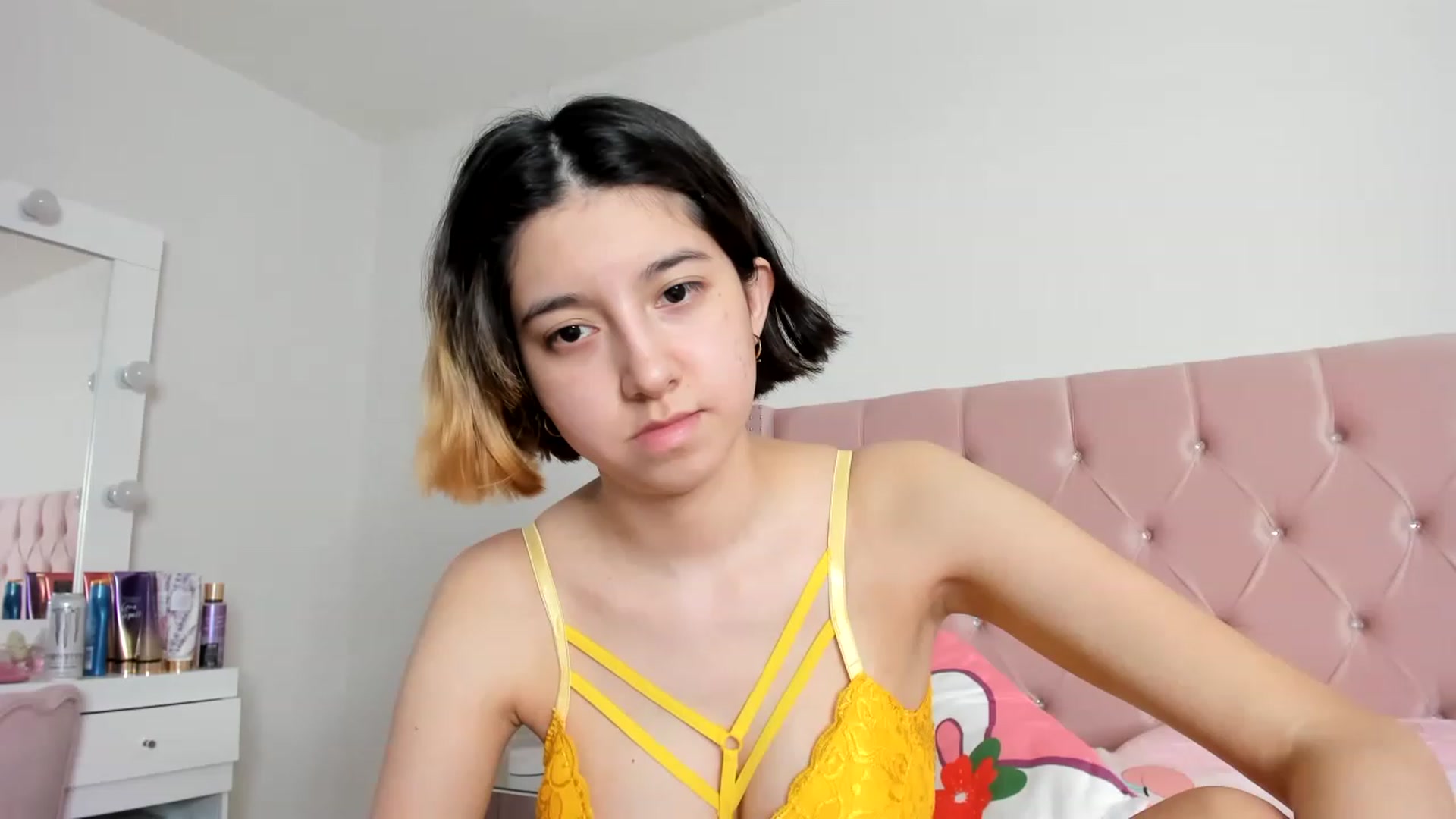 Gallery image thumbnail from Cherrycute666's myfreecams stream on, 01/02/2023, 07:08 image 3 of 20
