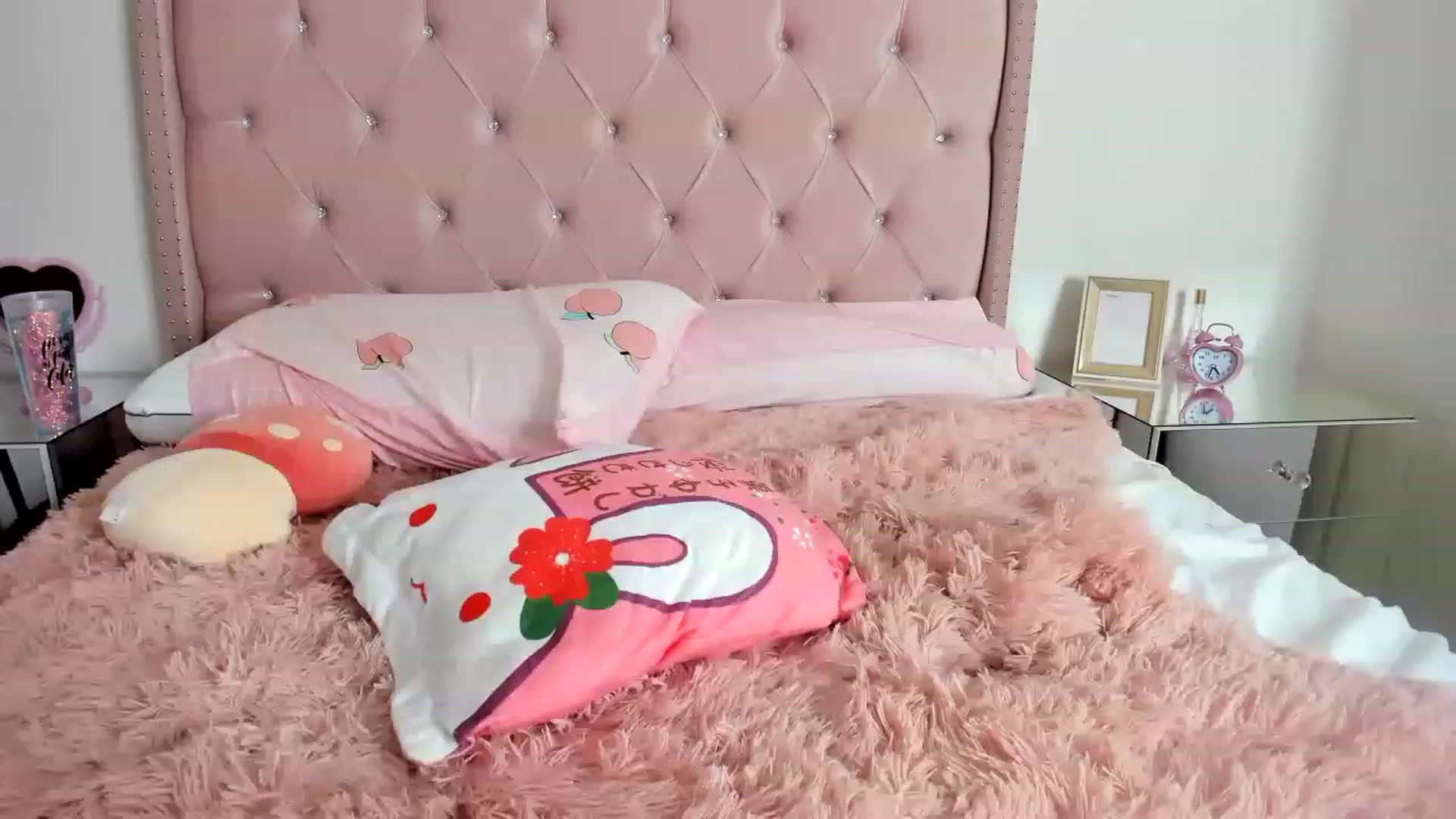 Gallery image thumbnail from Cherrycute666's myfreecams stream on, 01/02/2023, 13:07 image 6 of 20