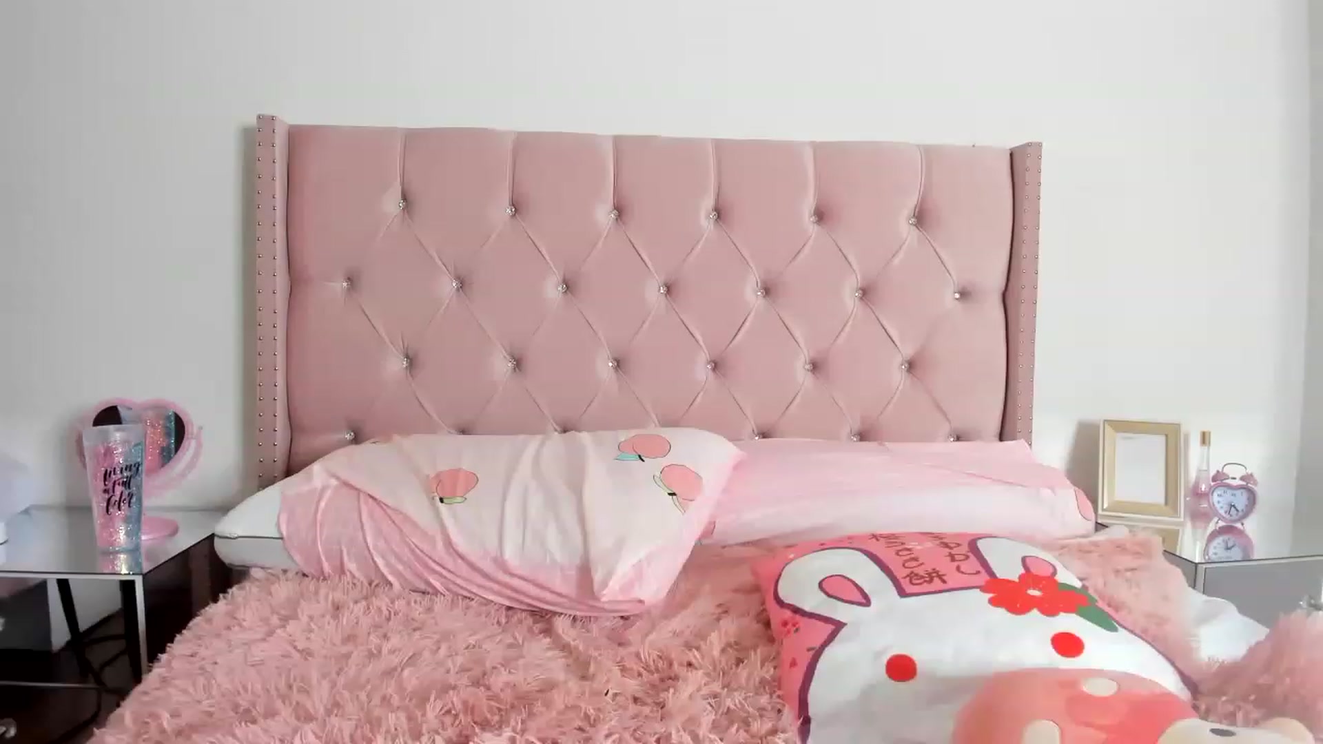 Gallery image thumbnail from Cherrycute666's myfreecams stream on, 01/02/2023, 14:37 image 4 of 20