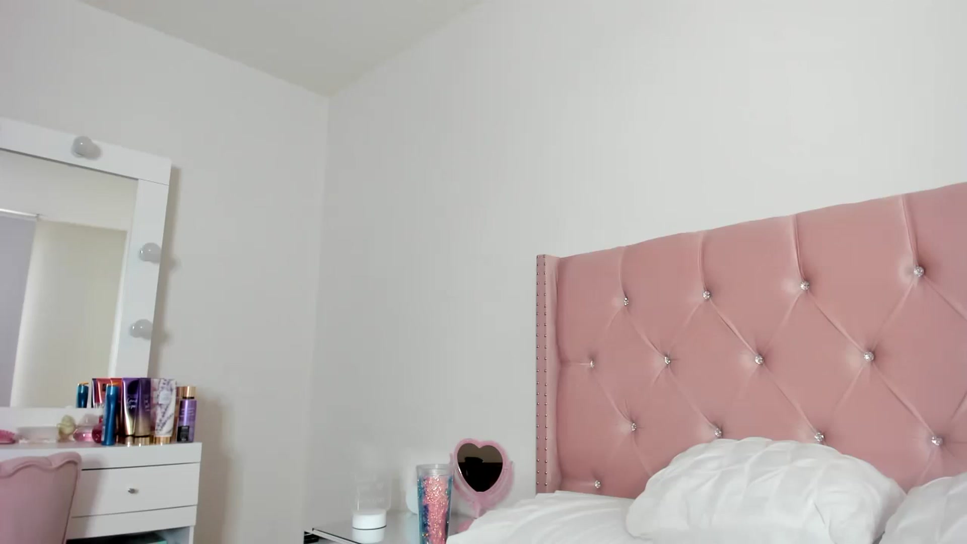 Gallery image thumbnail from Cherrycute666's myfreecams stream on, 01/03/2023, 14:30 image 6 of 20