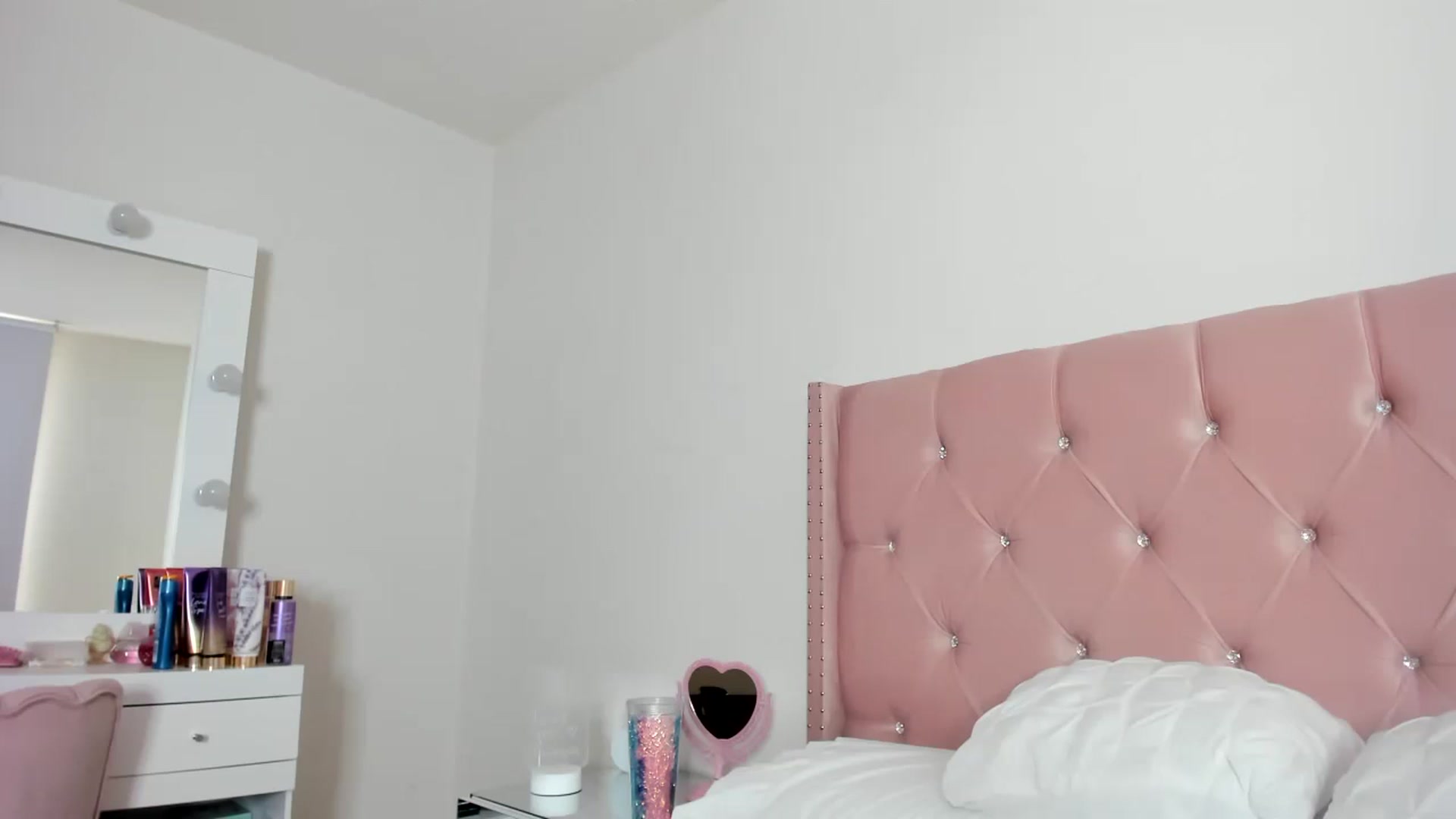 Gallery image thumbnail from Cherrycute666's myfreecams stream on, 01/03/2023, 14:30 image 3 of 20