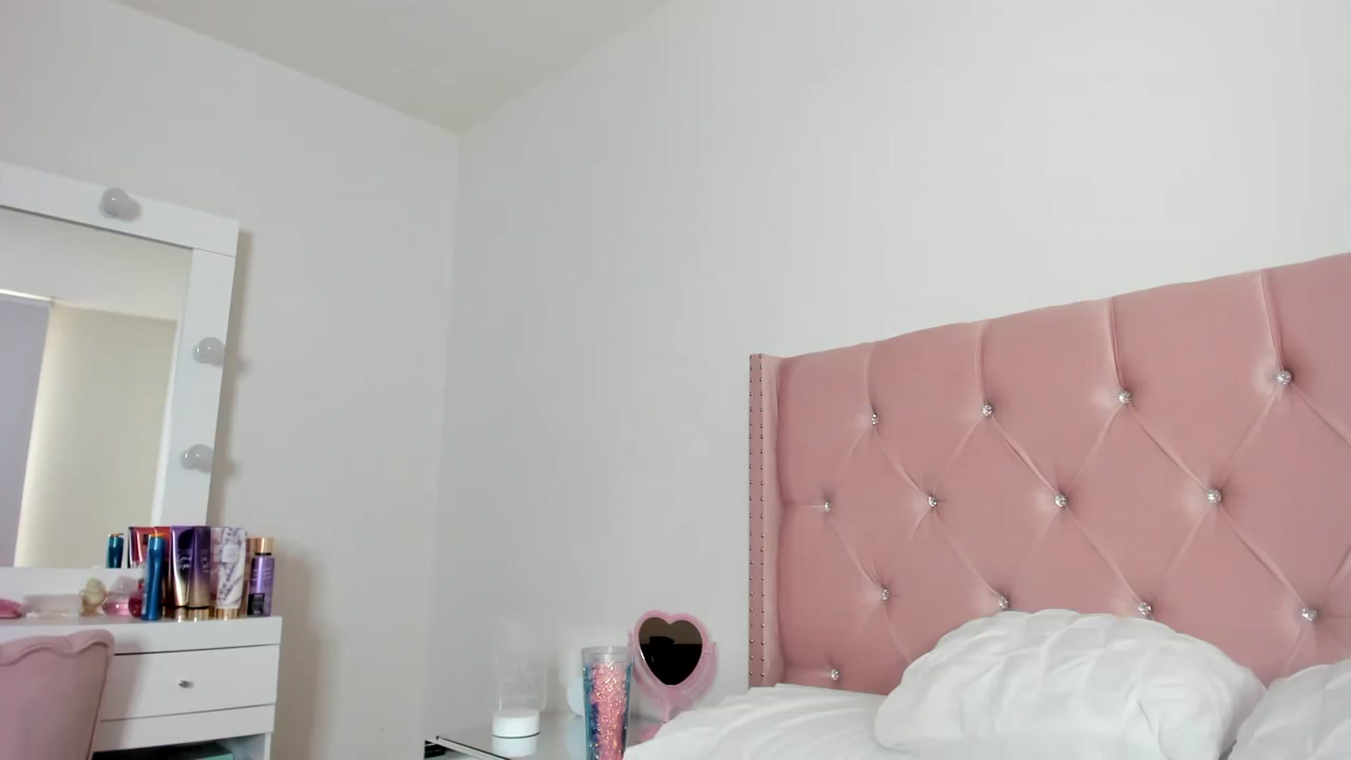 Gallery image thumbnail from Cherrycute666's myfreecams stream on, 01/03/2023, 14:30 image 2 of 20