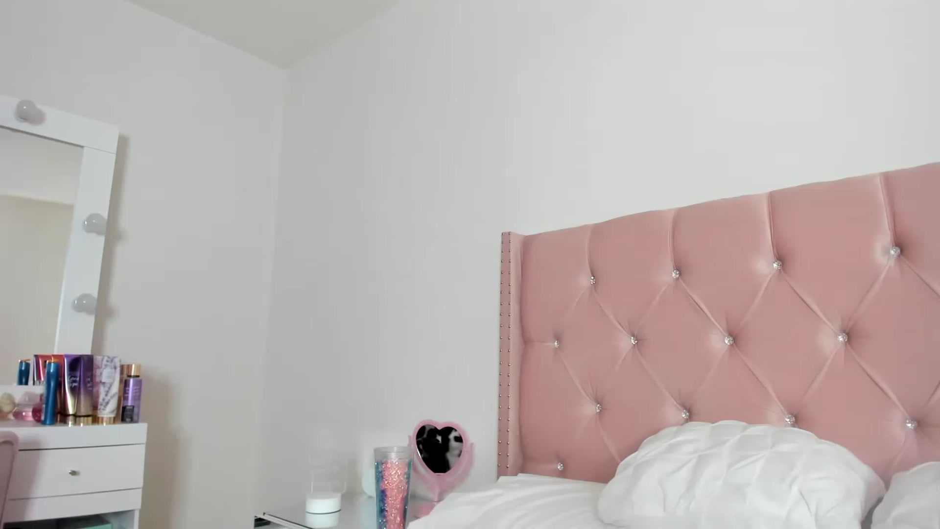 Gallery image thumbnail from Cherrycute666's myfreecams stream on, 01/03/2023, 14:30 image 17 of 20