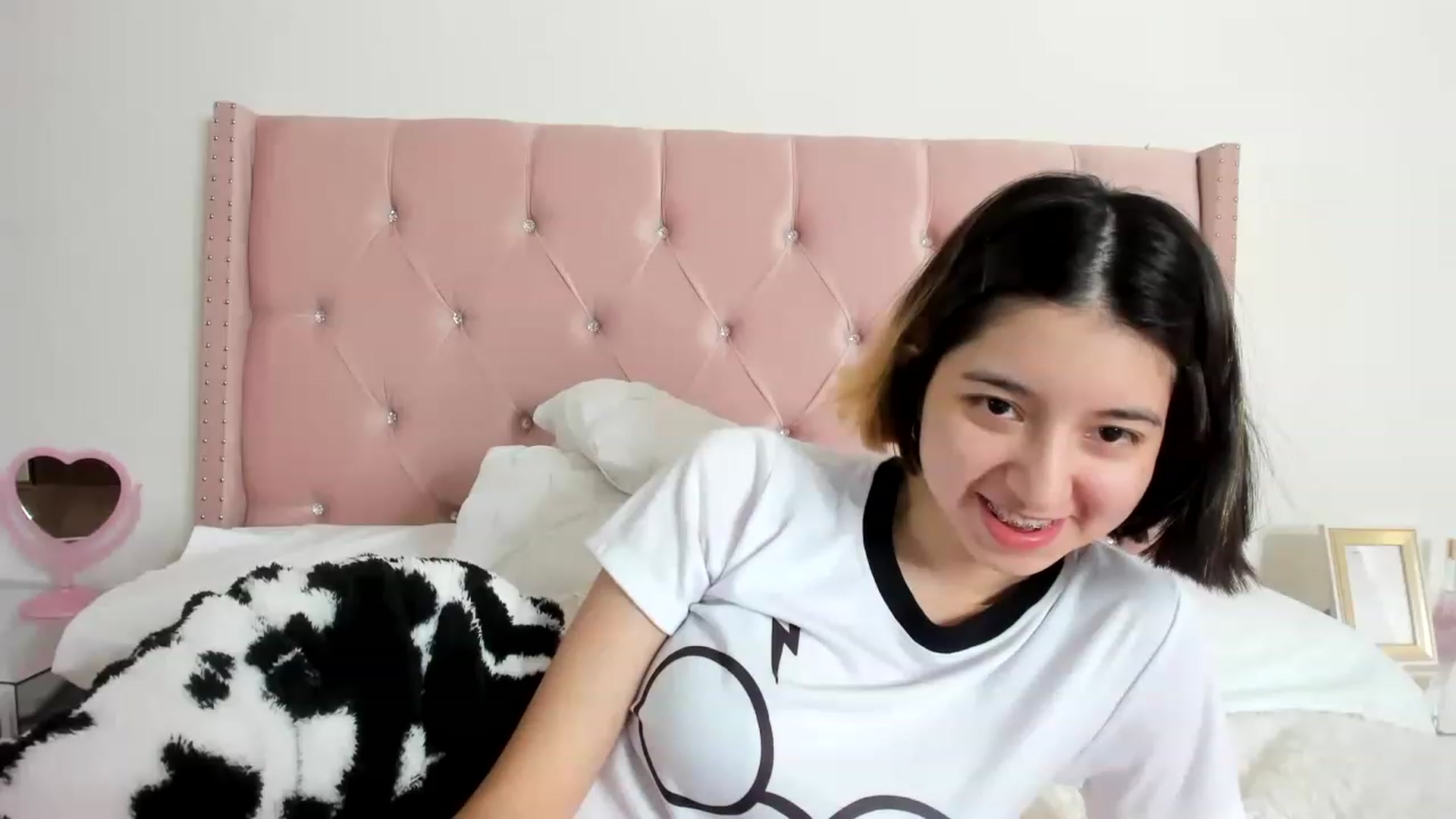 Gallery image thumbnail from Cherrycute666's myfreecams stream on, 01/03/2023, 16:06 image 4 of 20