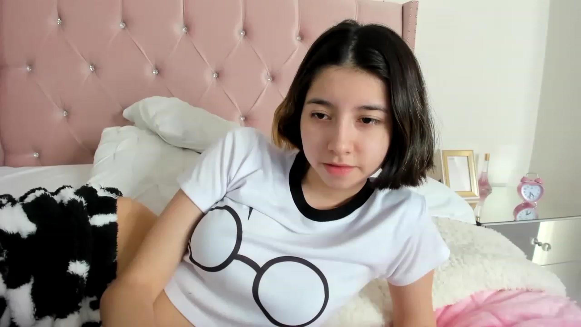 Gallery image thumbnail from Cherrycute666's myfreecams stream on, 01/03/2023, 16:06 image 17 of 20