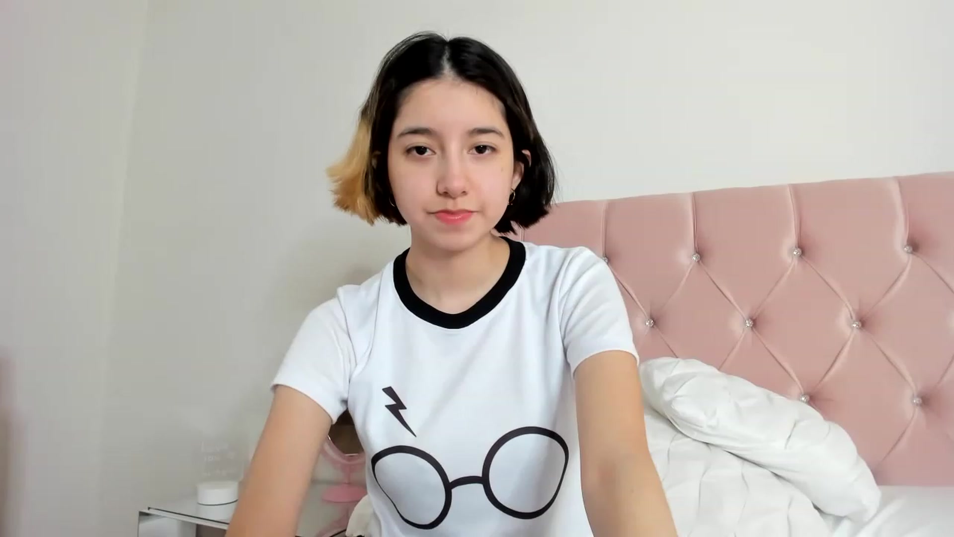 Gallery image thumbnail from Cherrycute666's myfreecams stream on, 01/03/2023, 16:06 image 3 of 20