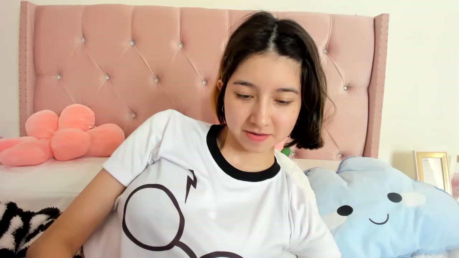 Gallery image thumbnail from Cherrycute666's myfreecams stream on, 01/03/2023, 21:39 image 9 of 20