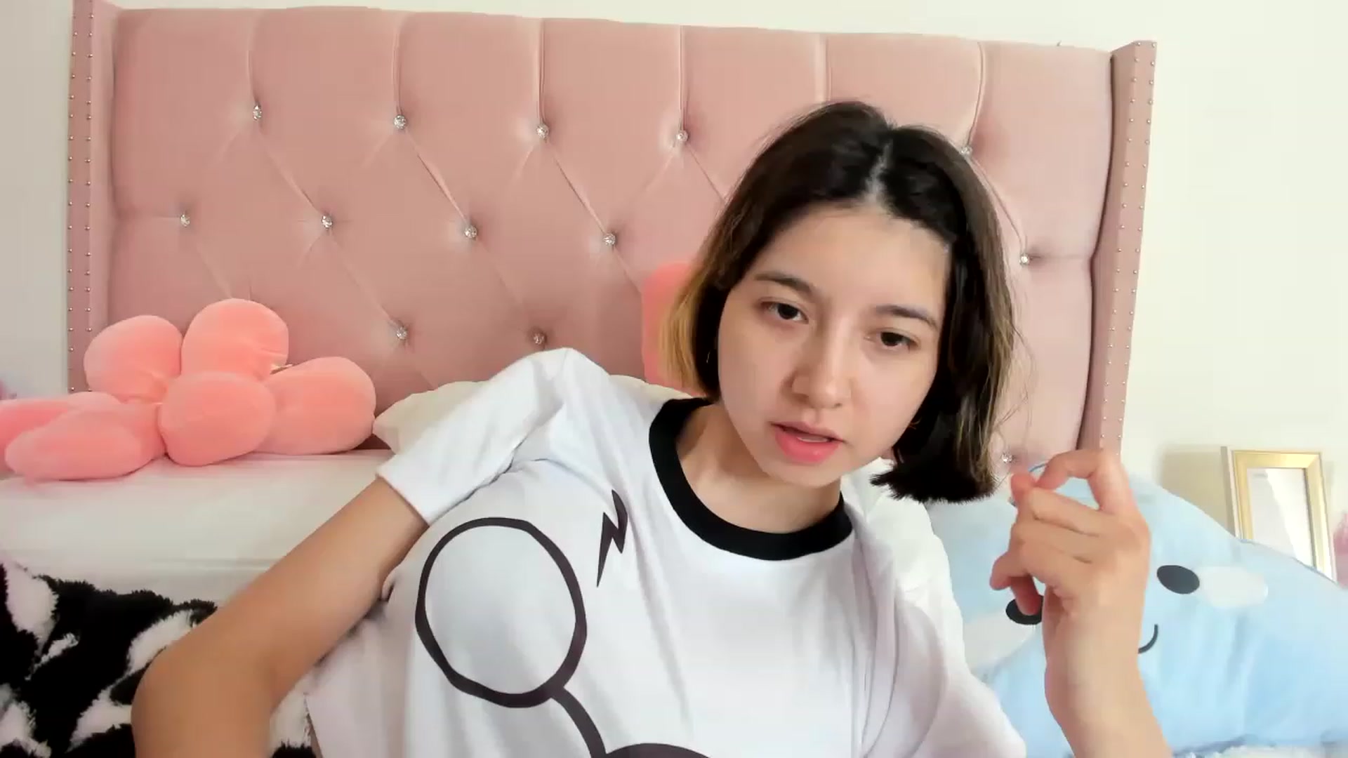 Gallery image thumbnail from Cherrycute666's myfreecams stream on, 01/03/2023, 21:39 image 16 of 20