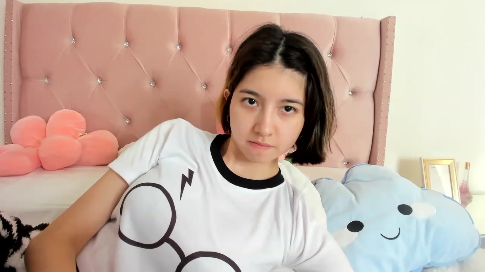 Gallery image thumbnail from Cherrycute666's myfreecams stream on, 01/03/2023, 21:39 image 8 of 20