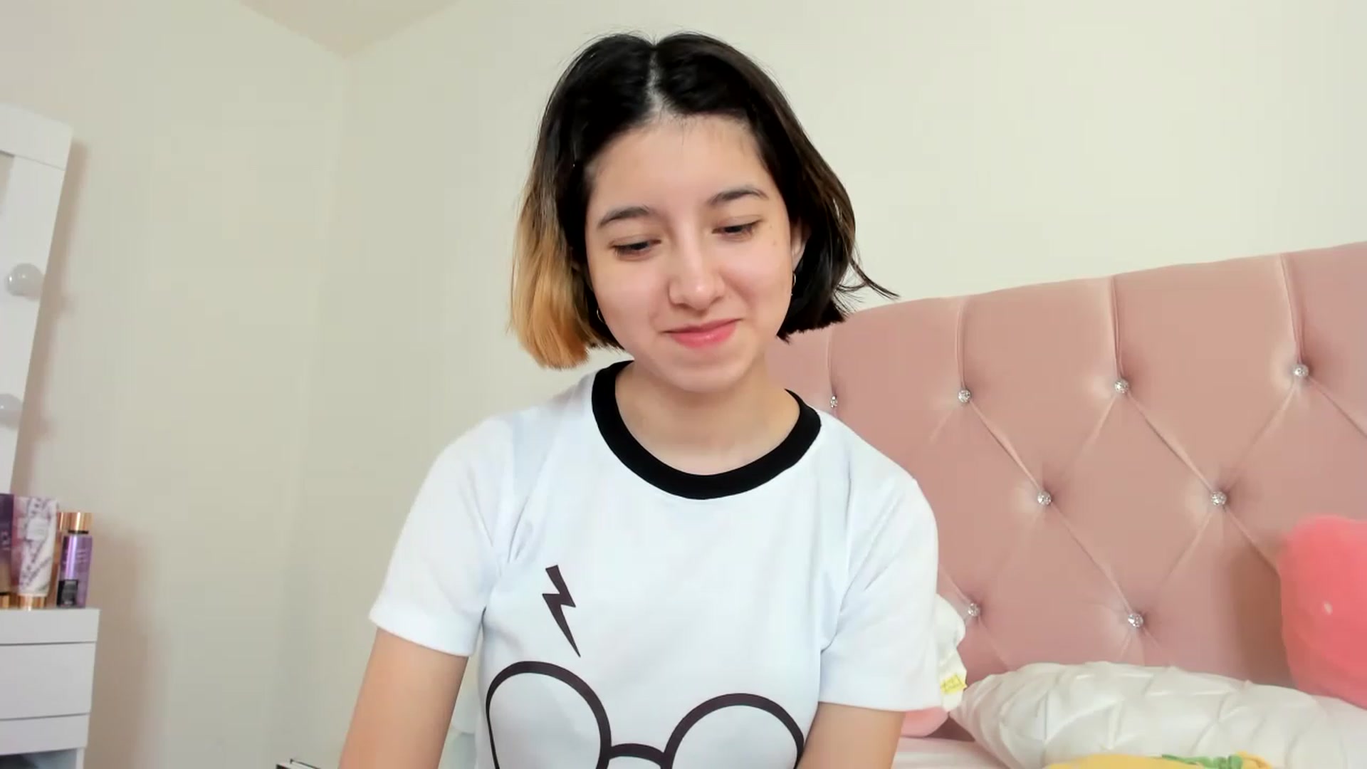 Gallery image thumbnail from Cherrycute666's myfreecams stream on, 01/03/2023, 22:49 image 6 of 20