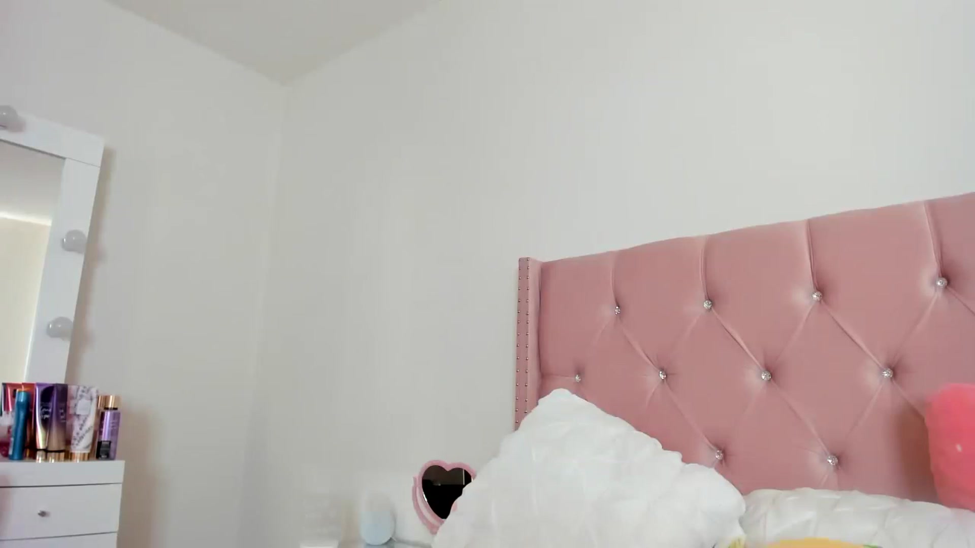 Gallery image thumbnail from Cherrycute666's myfreecams stream on, 01/03/2023, 22:49 image 19 of 20