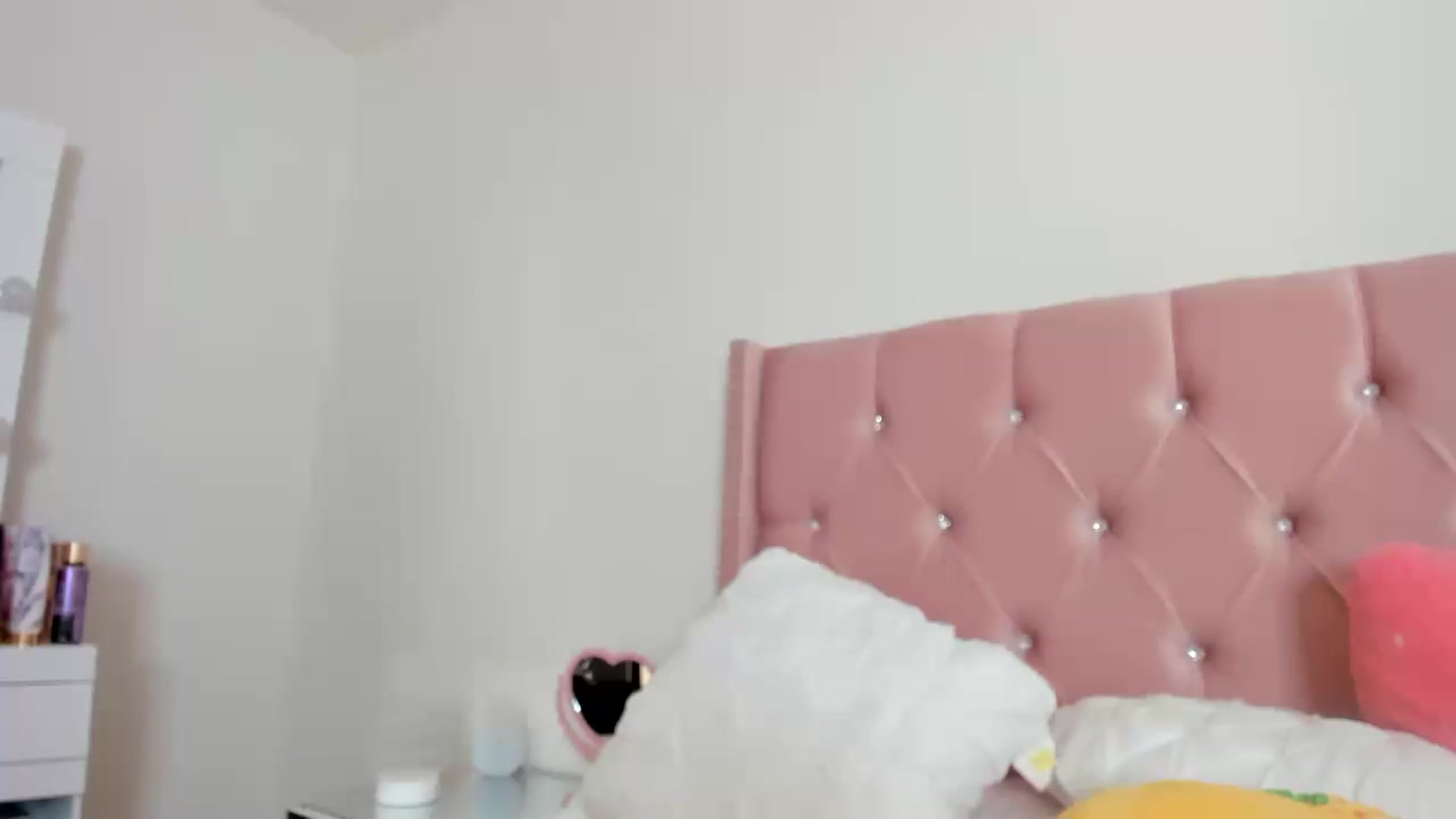 Gallery image thumbnail from Cherrycute666's myfreecams stream on, 01/03/2023, 22:49 image 13 of 20