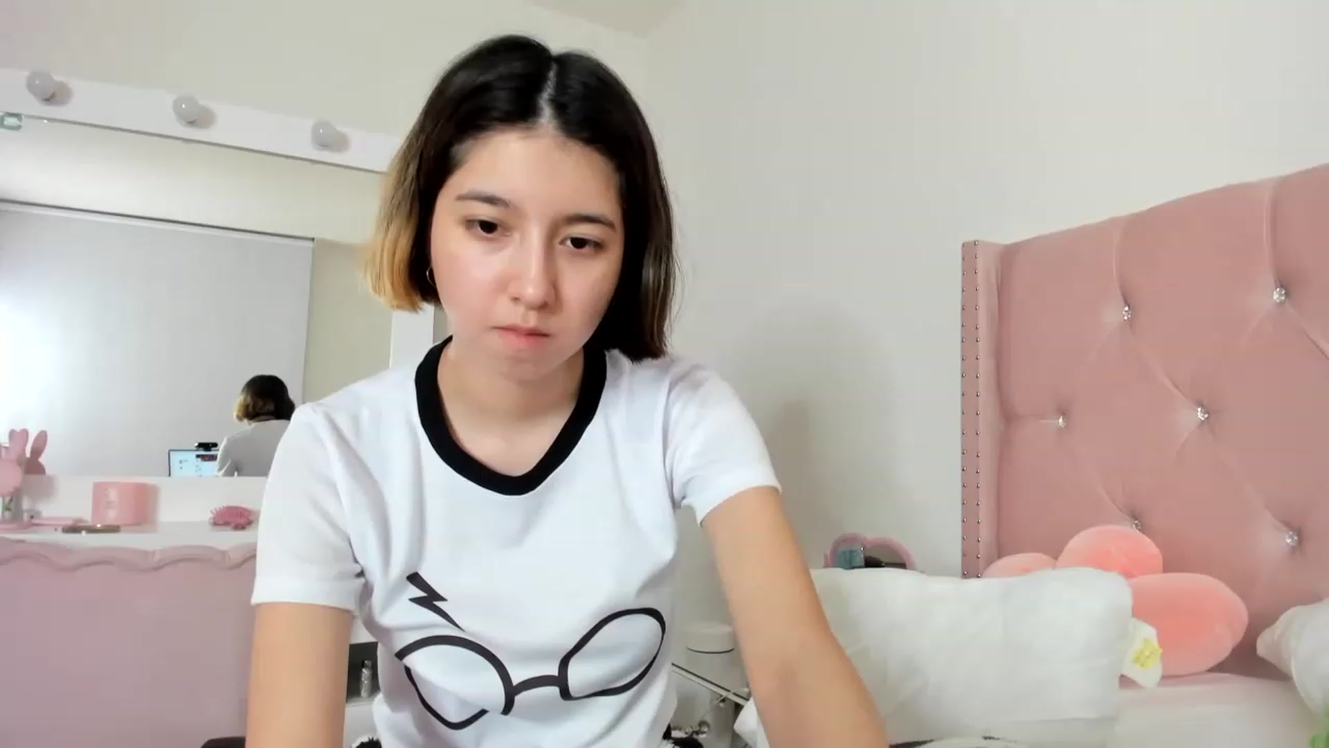 Gallery image thumbnail from Cherrycute666's myfreecams stream on, 01/04/2023, 24:53 image 19 of 20