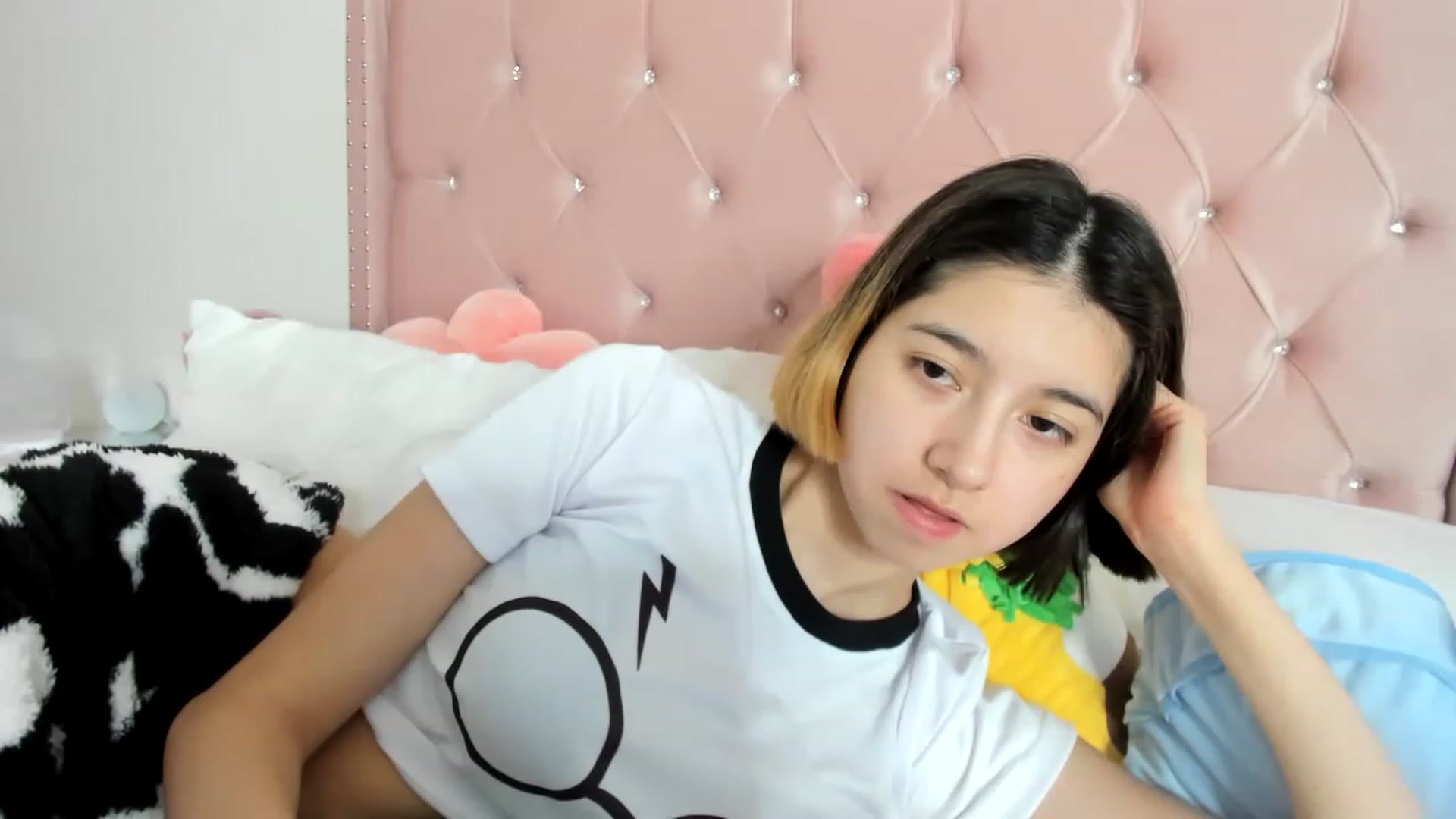 Gallery image thumbnail from Cherrycute666's myfreecams stream on, 01/04/2023, 24:53 image 18 of 20
