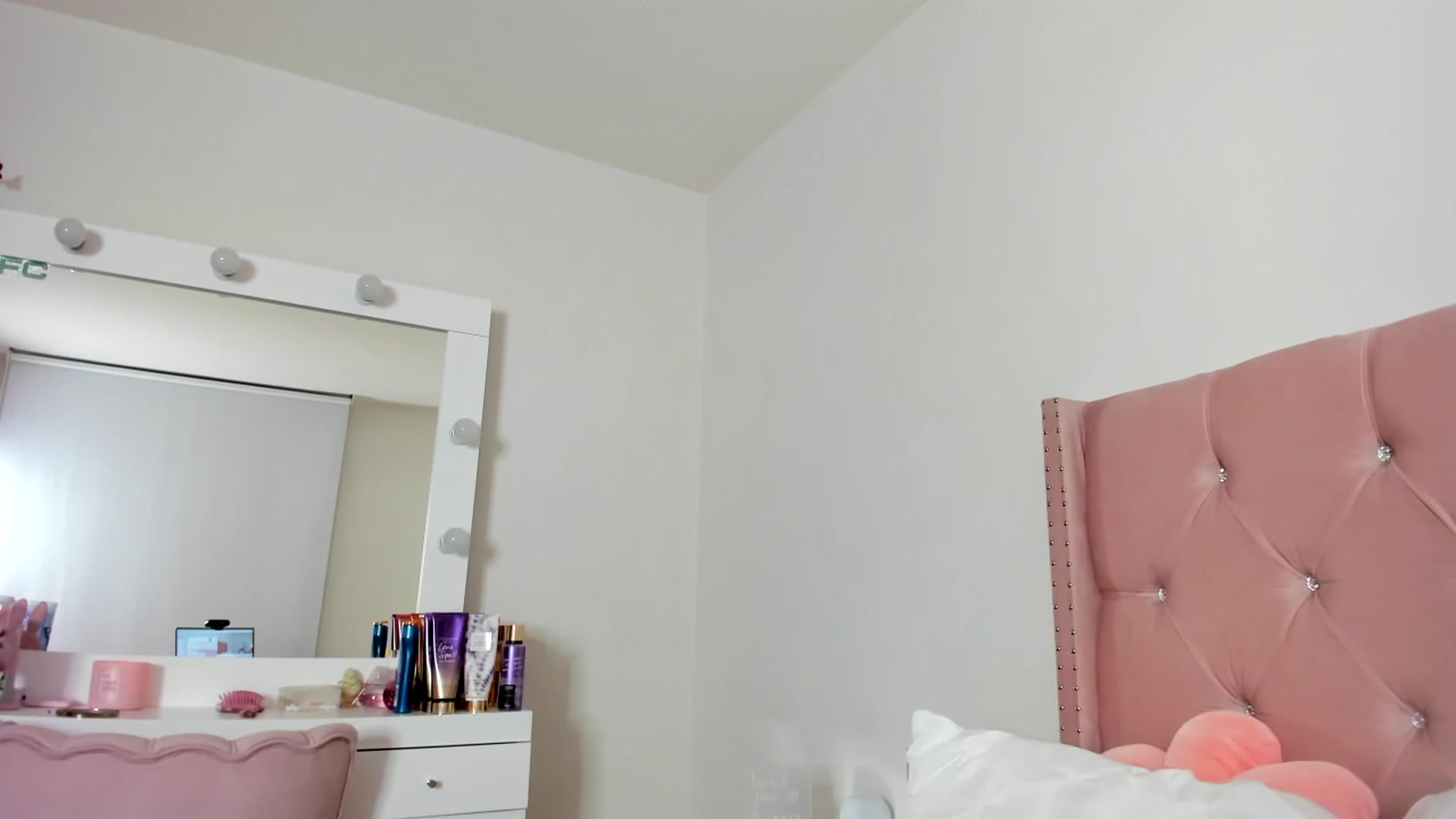 Gallery image thumbnail from Cherrycute666's myfreecams stream on, 01/04/2023, 02:34 image 6 of 20