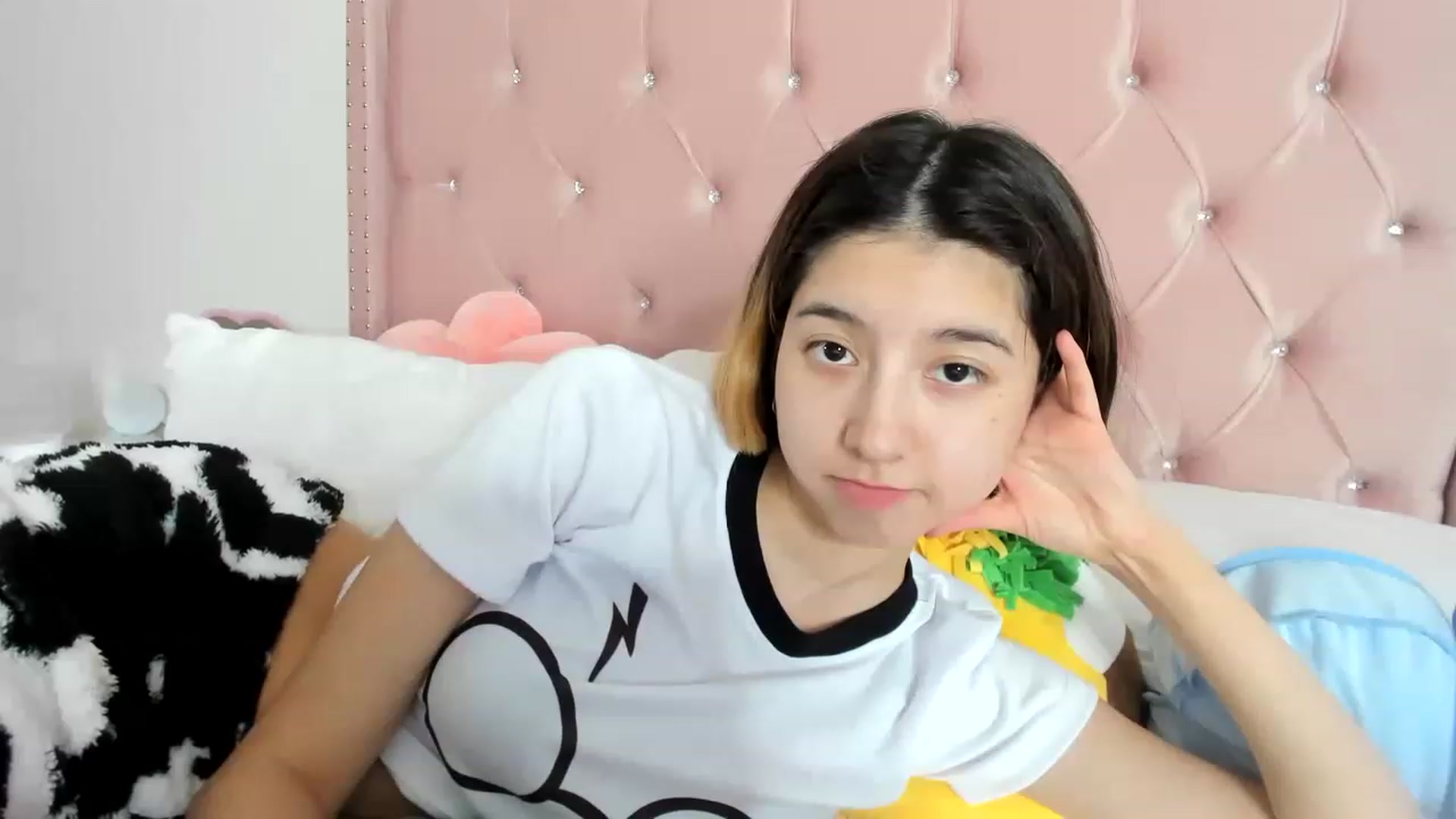 Gallery image thumbnail from Cherrycute666's myfreecams stream on, 01/04/2023, 02:34 image 5 of 20