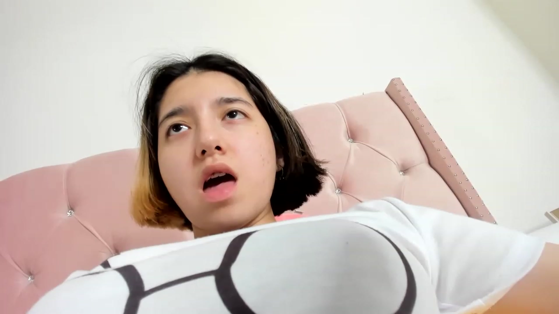Gallery image thumbnail from Cherrycute666's myfreecams stream on, 01/04/2023, 05:30 image 12 of 20
