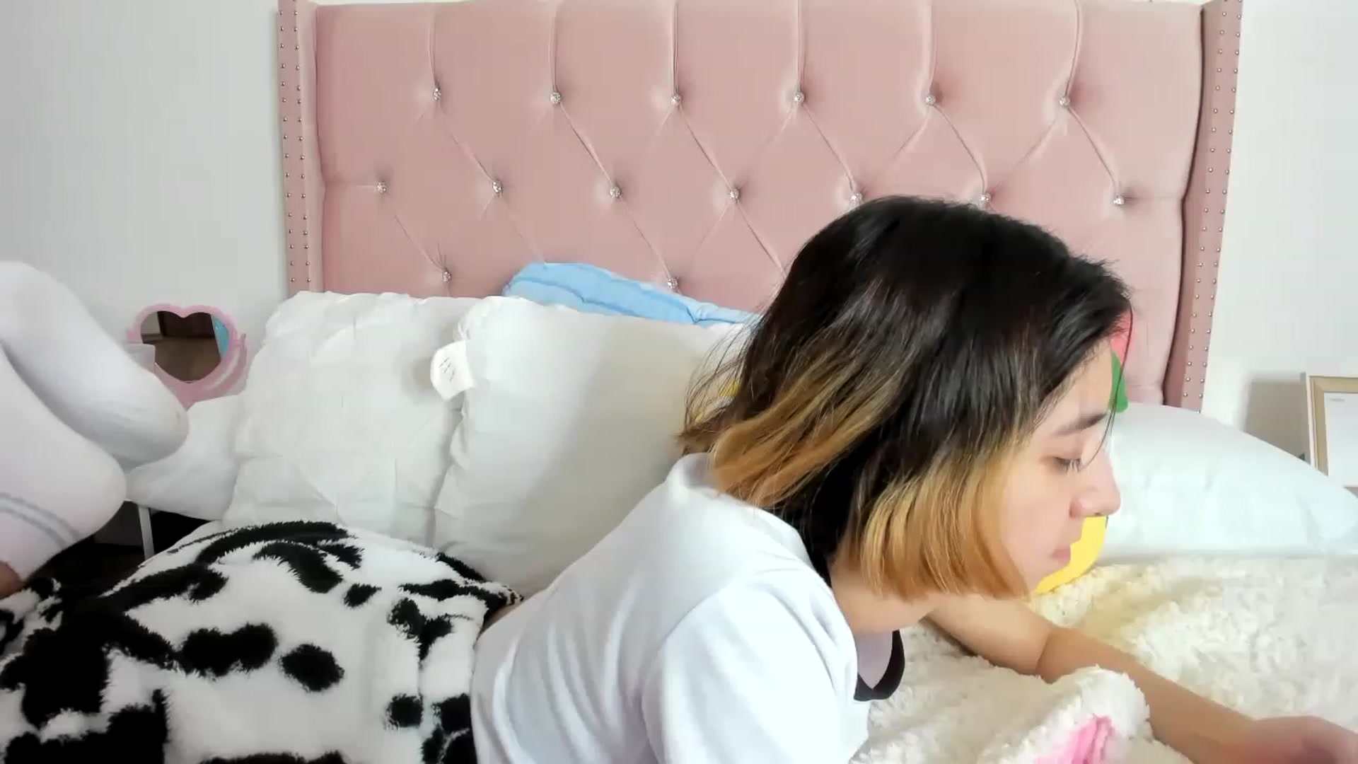 Gallery image thumbnail from Cherrycute666's myfreecams stream on, 01/04/2023, 07:35 image 12 of 20