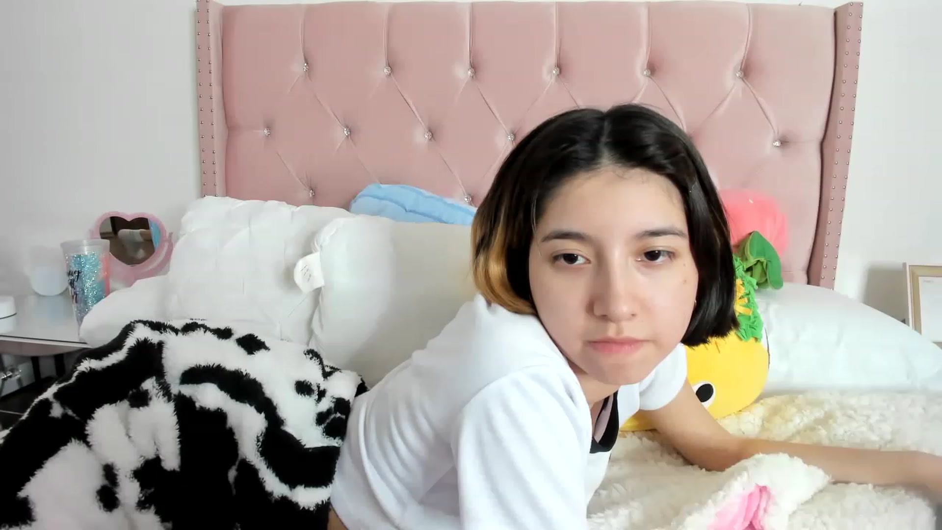 Gallery image thumbnail from Cherrycute666's myfreecams stream on, 01/04/2023, 07:35 image 11 of 20