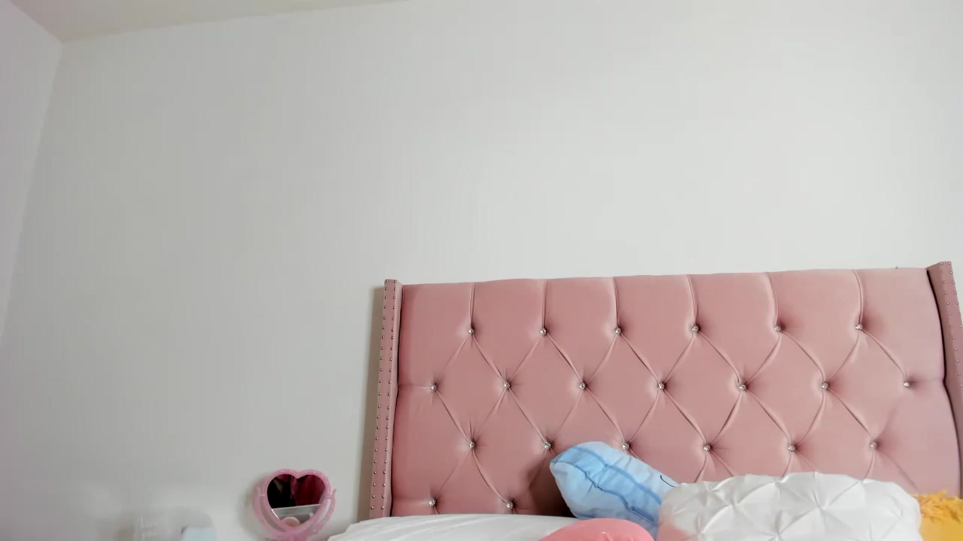 Gallery image thumbnail from Cherrycute666's myfreecams stream on, 01/04/2023, 14:34 image 7 of 20