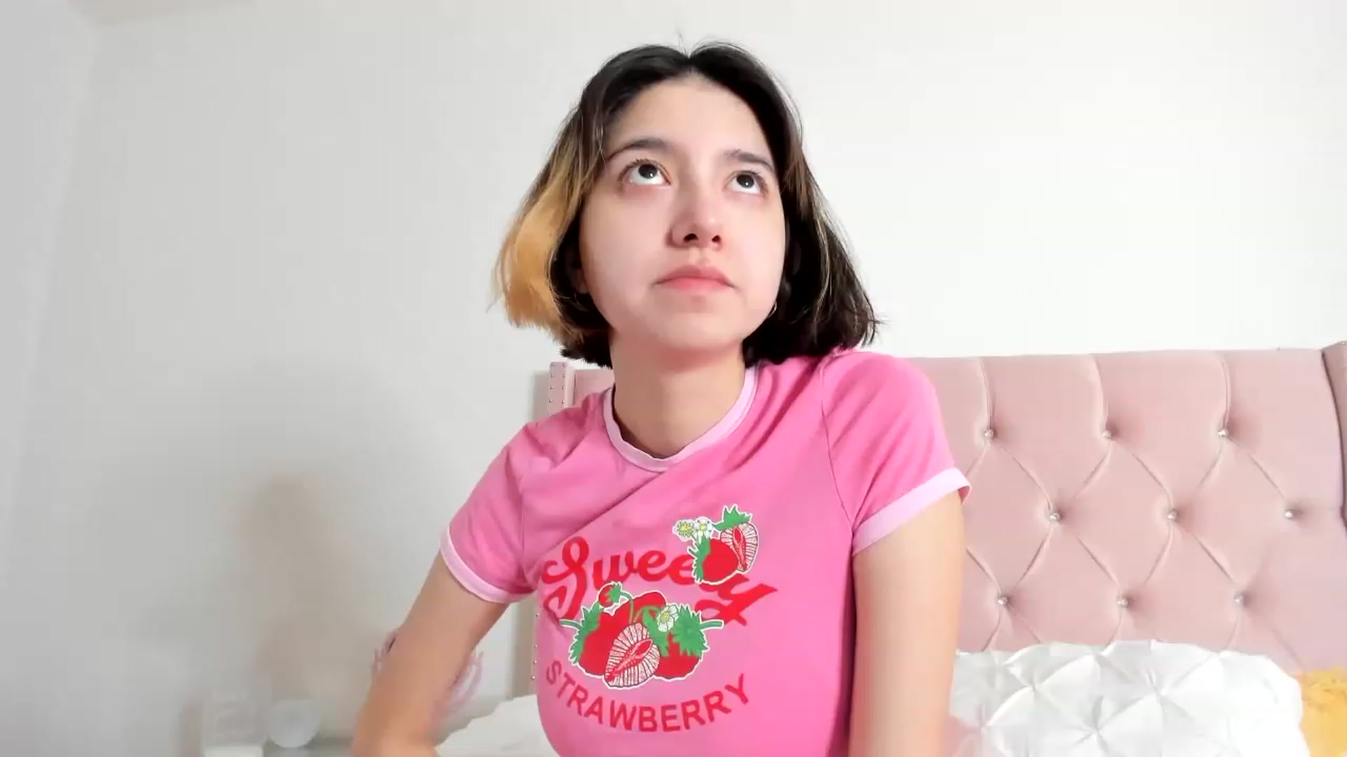 Gallery image thumbnail from Cherrycute666's myfreecams stream on, 01/04/2023, 14:34 image 8 of 20