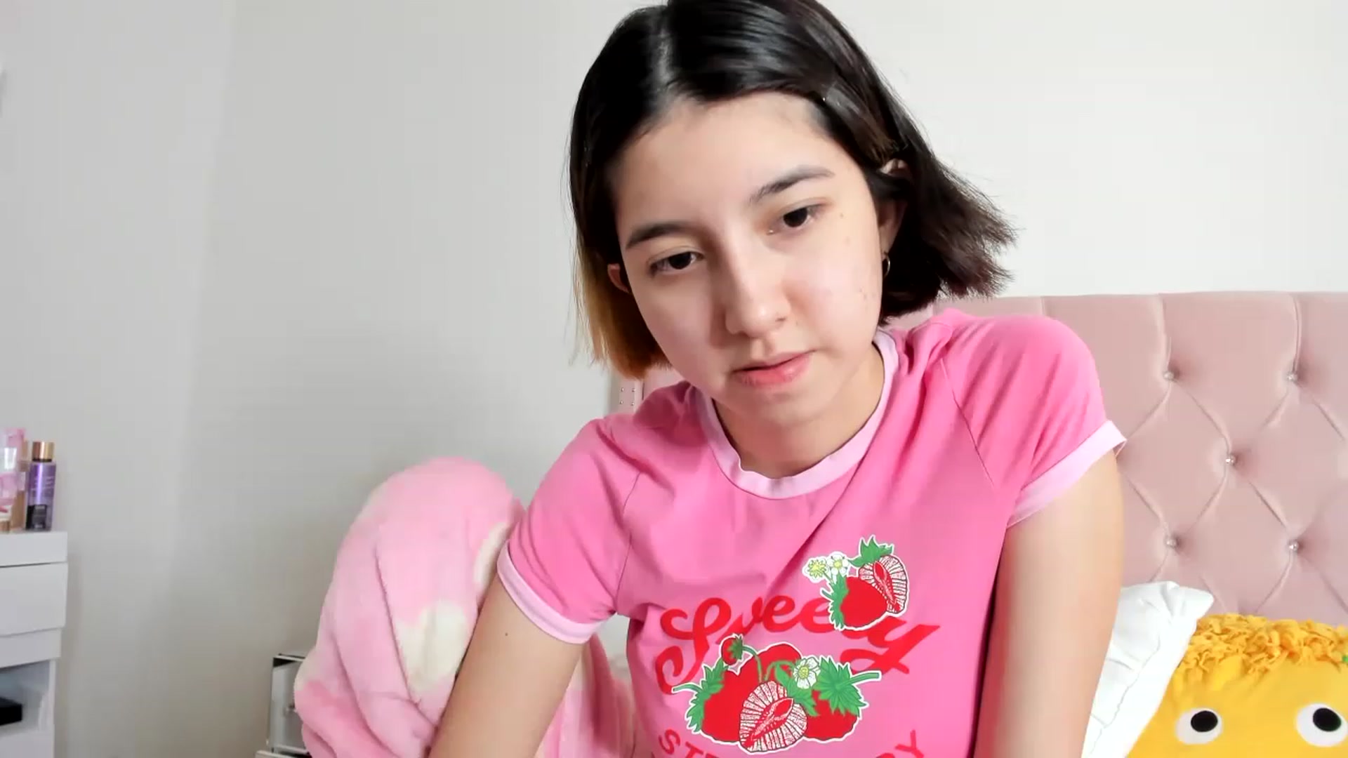 Gallery image thumbnail from Cherrycute666's myfreecams stream on, 01/04/2023, 17:29 image 4 of 20
