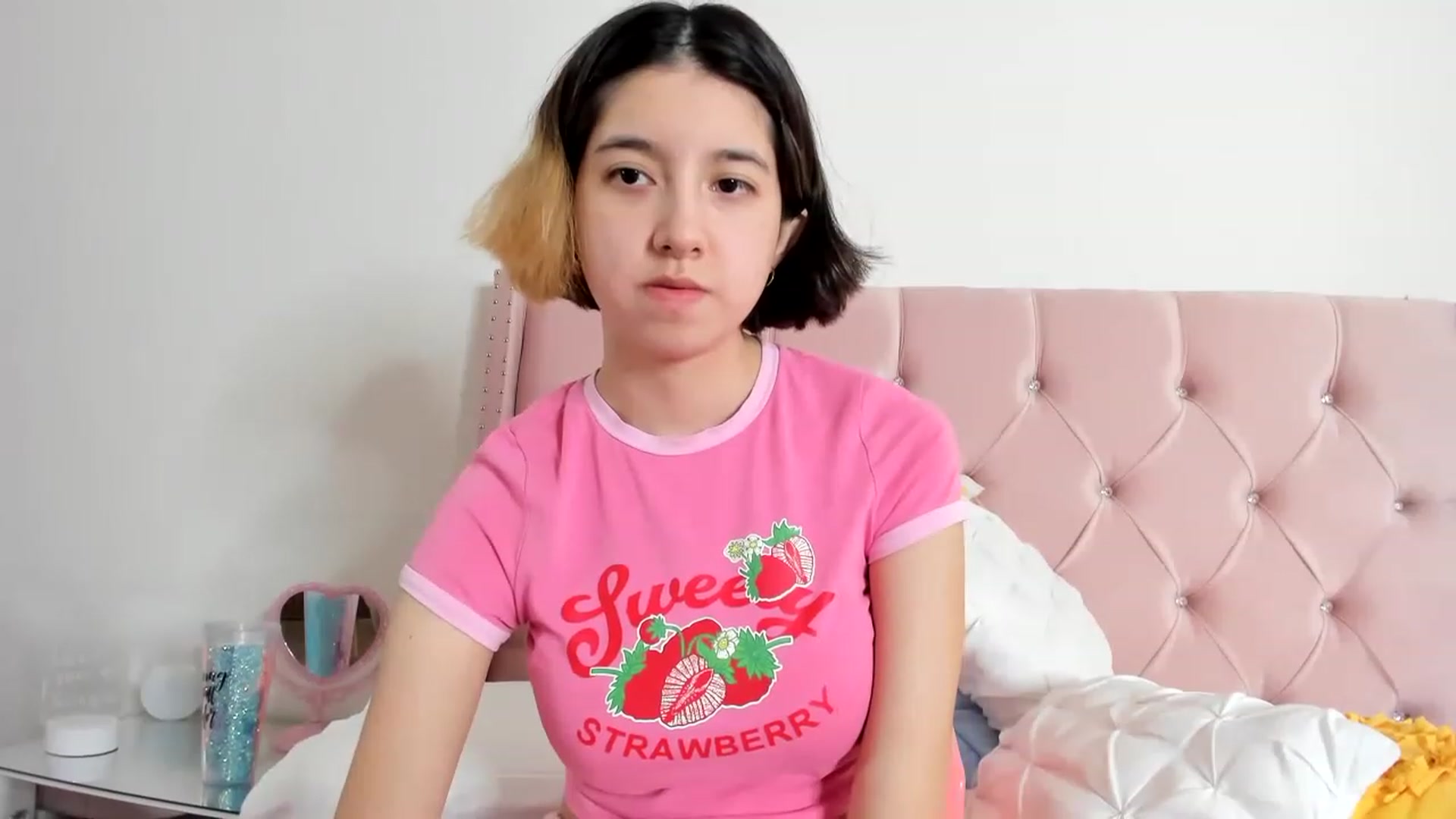Gallery image thumbnail from Cherrycute666's myfreecams stream on, 01/04/2023, 17:29 image 18 of 20