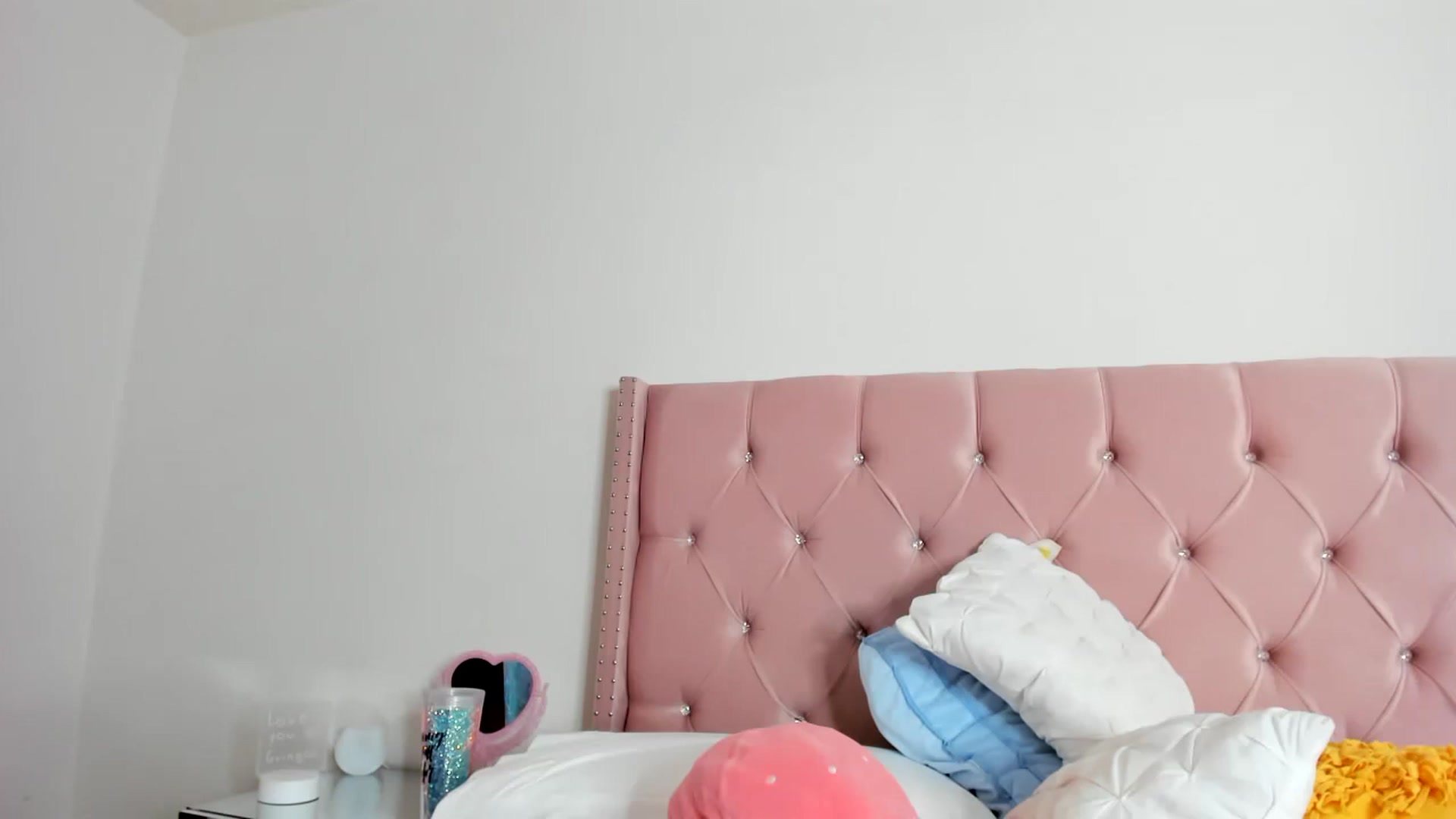Gallery image thumbnail from Cherrycute666's myfreecams stream on, 01/04/2023, 17:29 image 10 of 20