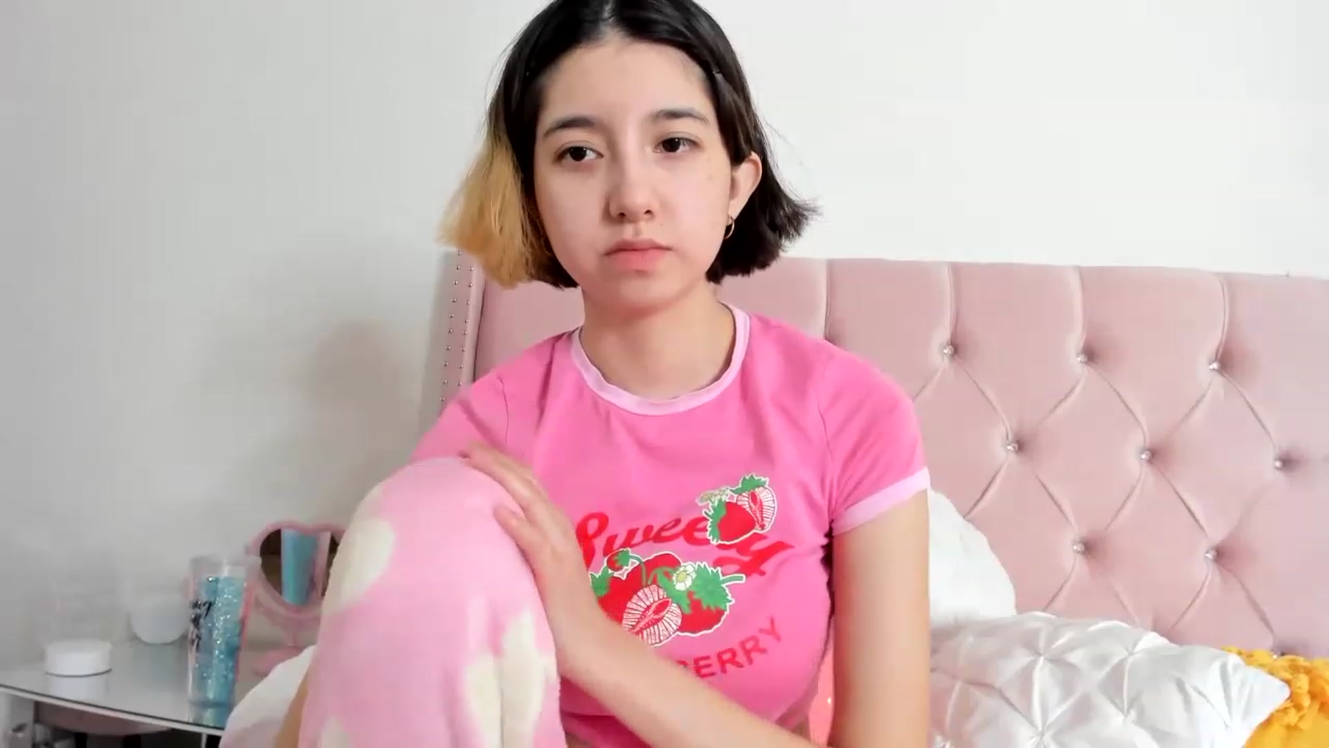 Gallery image thumbnail from Cherrycute666's myfreecams stream on, 01/04/2023, 17:29 image 15 of 20