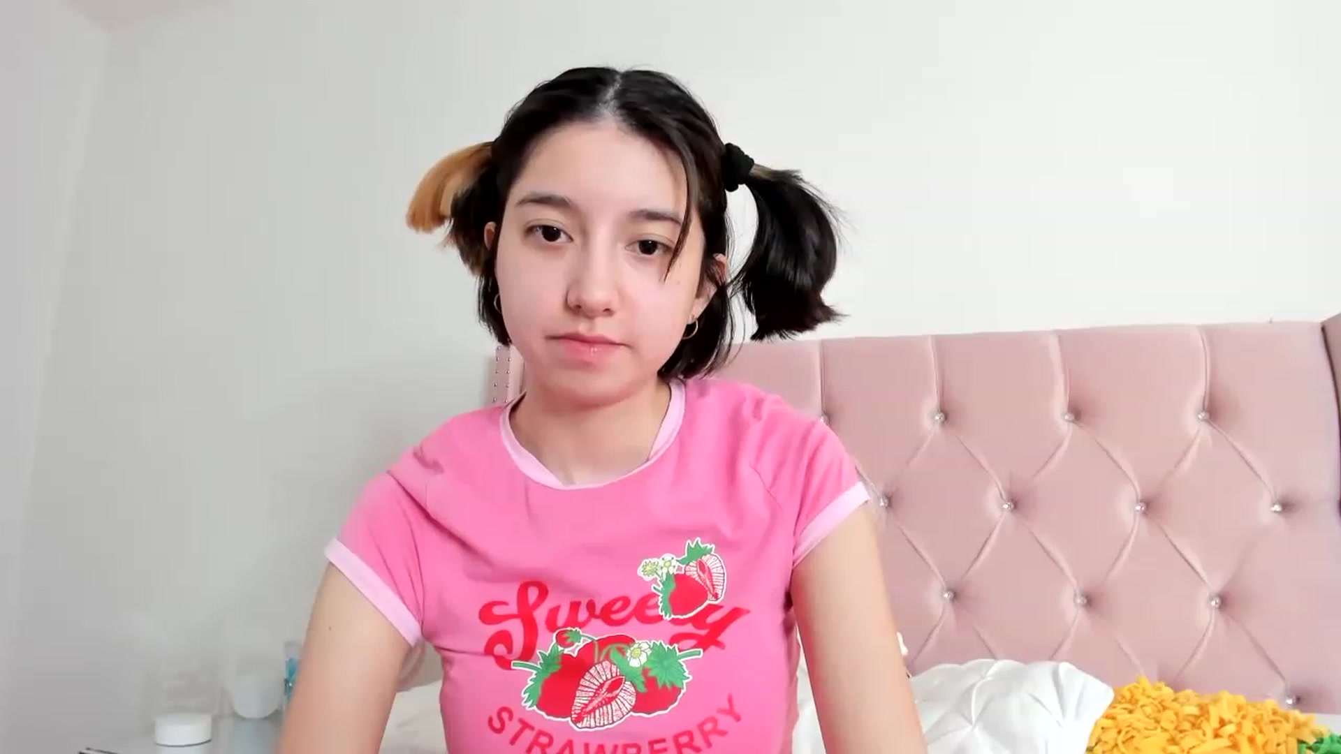 Gallery image thumbnail from Cherrycute666's myfreecams stream on, 01/05/2023, 01:10 image 6 of 20