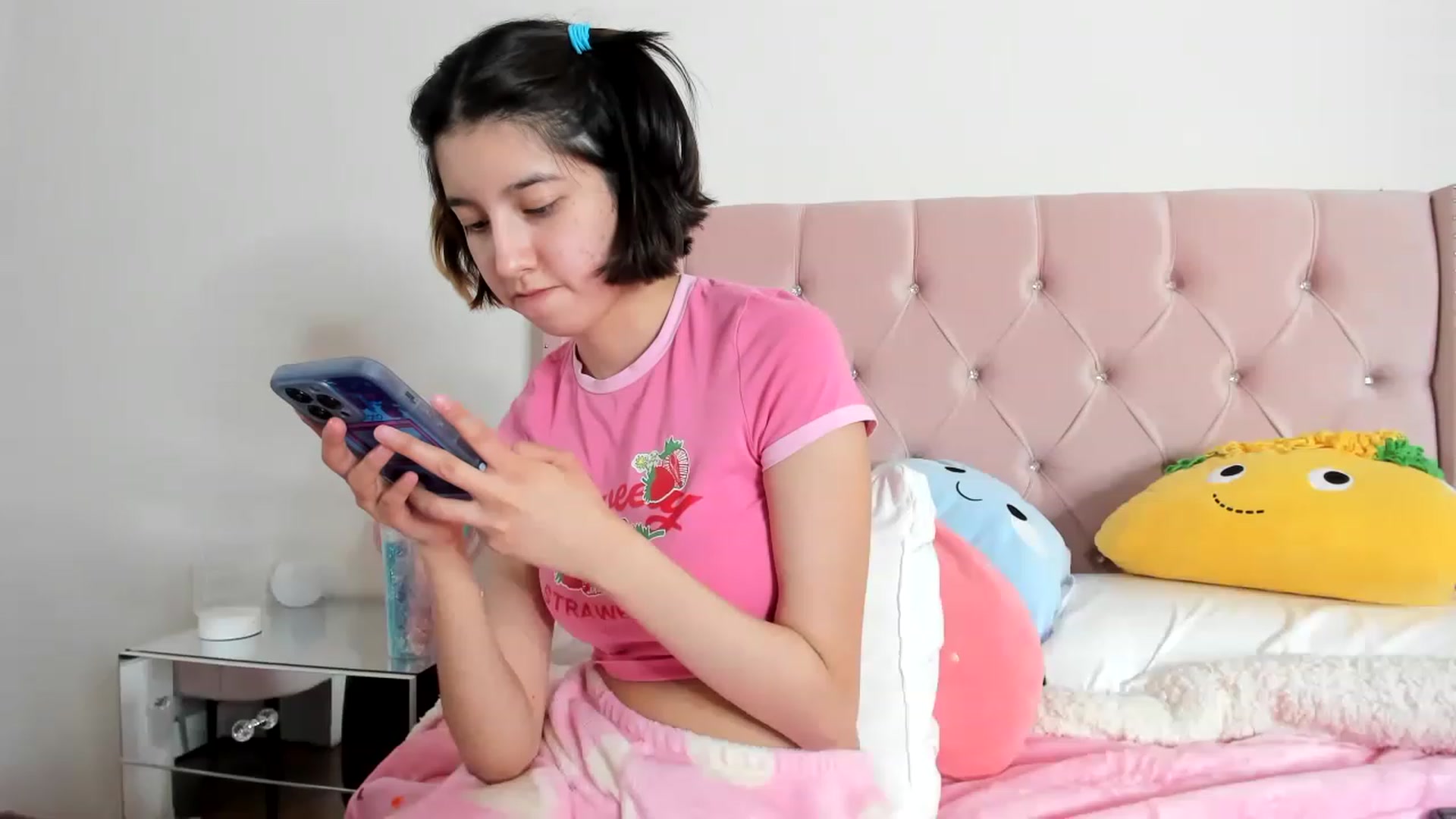 Gallery image thumbnail from Cherrycute666's myfreecams stream on, 01/05/2023, 03:02 image 1 of 20