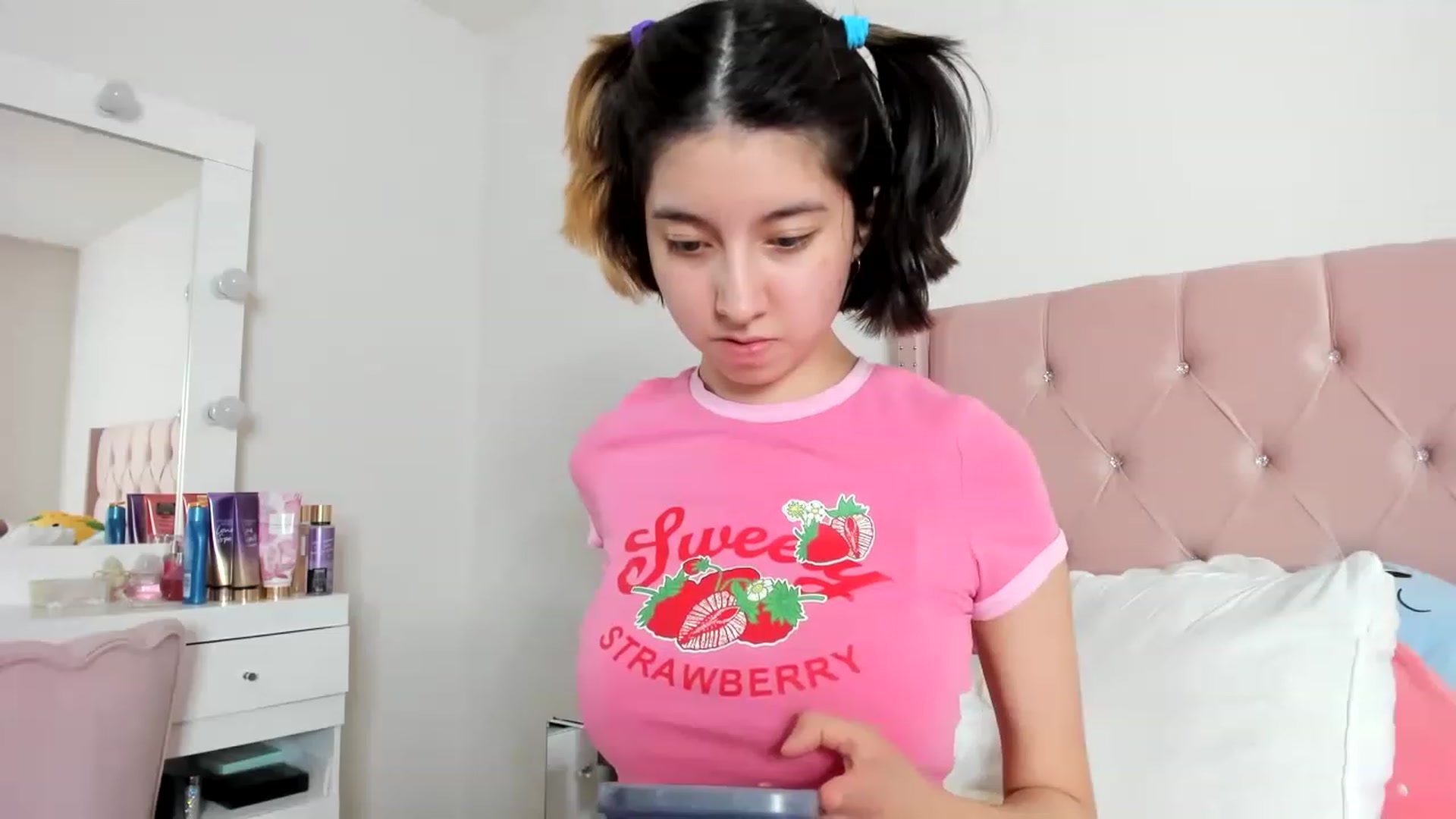 Gallery image thumbnail from Cherrycute666's myfreecams stream on, 01/05/2023, 03:02 image 15 of 20