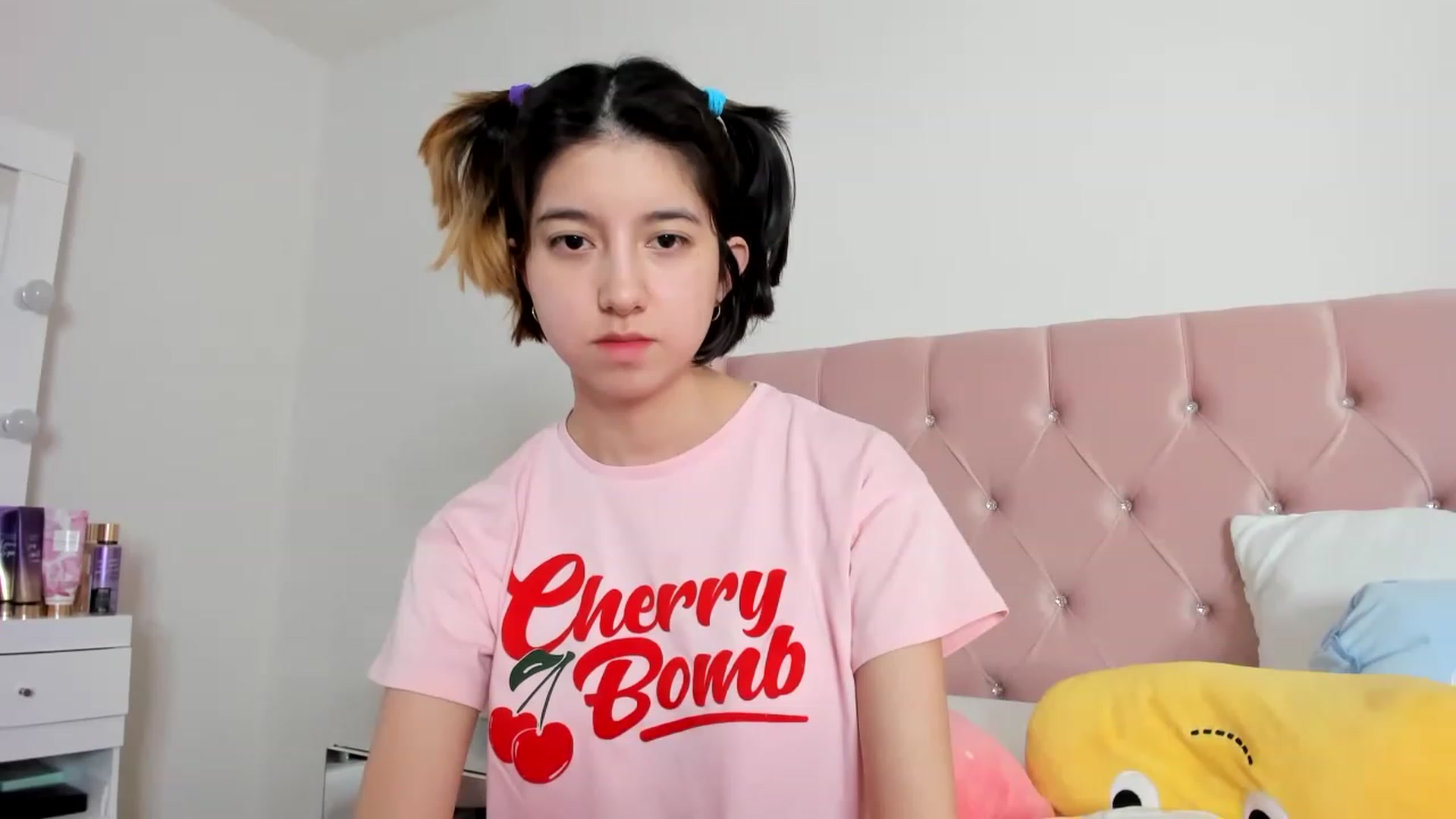 Gallery image thumbnail from Cherrycute666's myfreecams stream on, 01/05/2023, 18:03 image 2 of 20