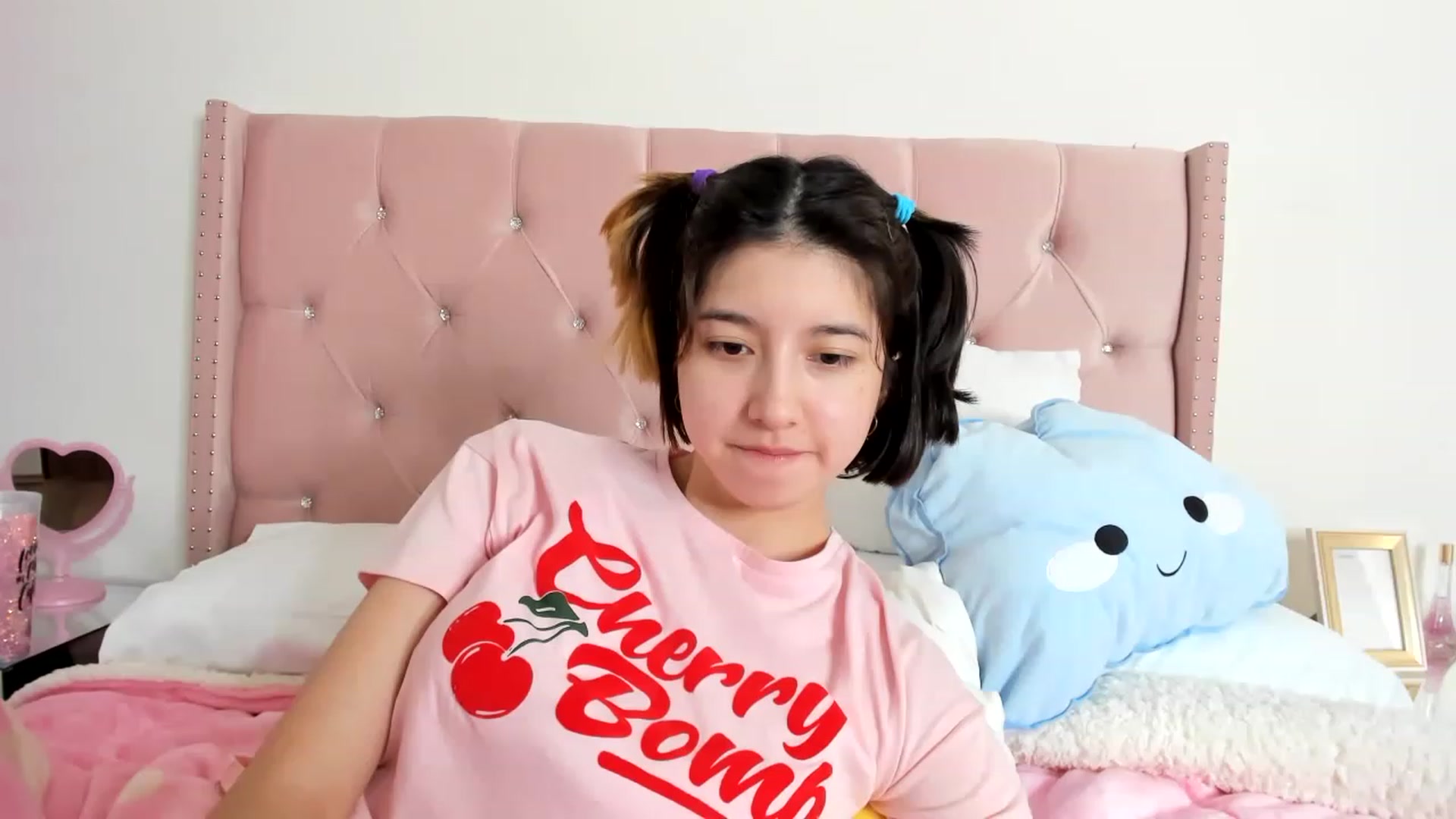 Gallery image thumbnail from Cherrycute666's myfreecams stream on, 01/05/2023, 18:03 image 13 of 20